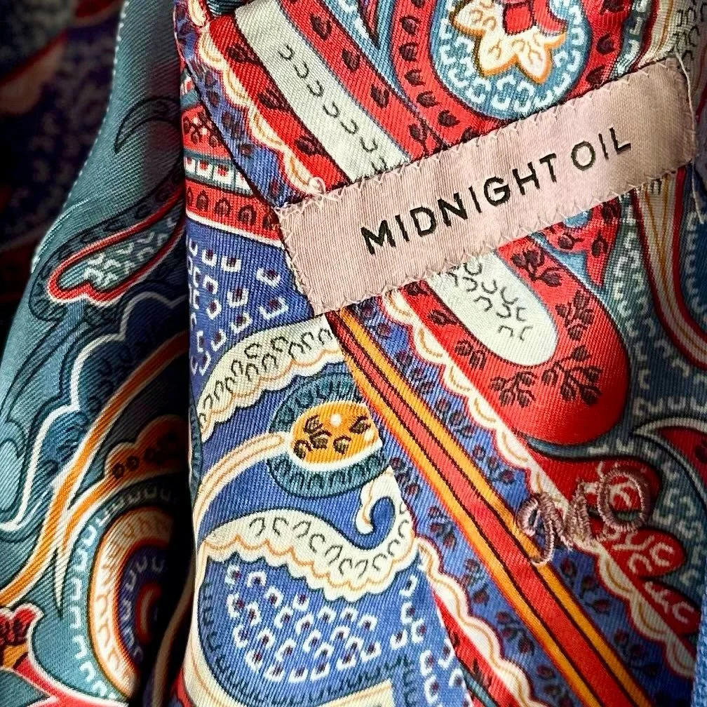 This @midnight_oil_collection blazer tells the story of women who work late, dream big, and build boldly 💙 Roboro founder, Jillian, wore it throughout LA Climate Week. Reworn with intention, not just for sustainability, but as a strategy. The plaid 