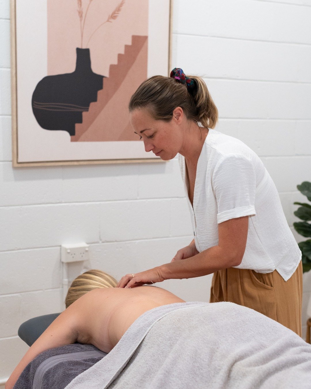 Our team are here to support you in your 2026 health goals 🤸&zwj;♀️
At Move Easy we are all about helping you find sustainable and practical health solutions. 

Make a booking via our website 🩵