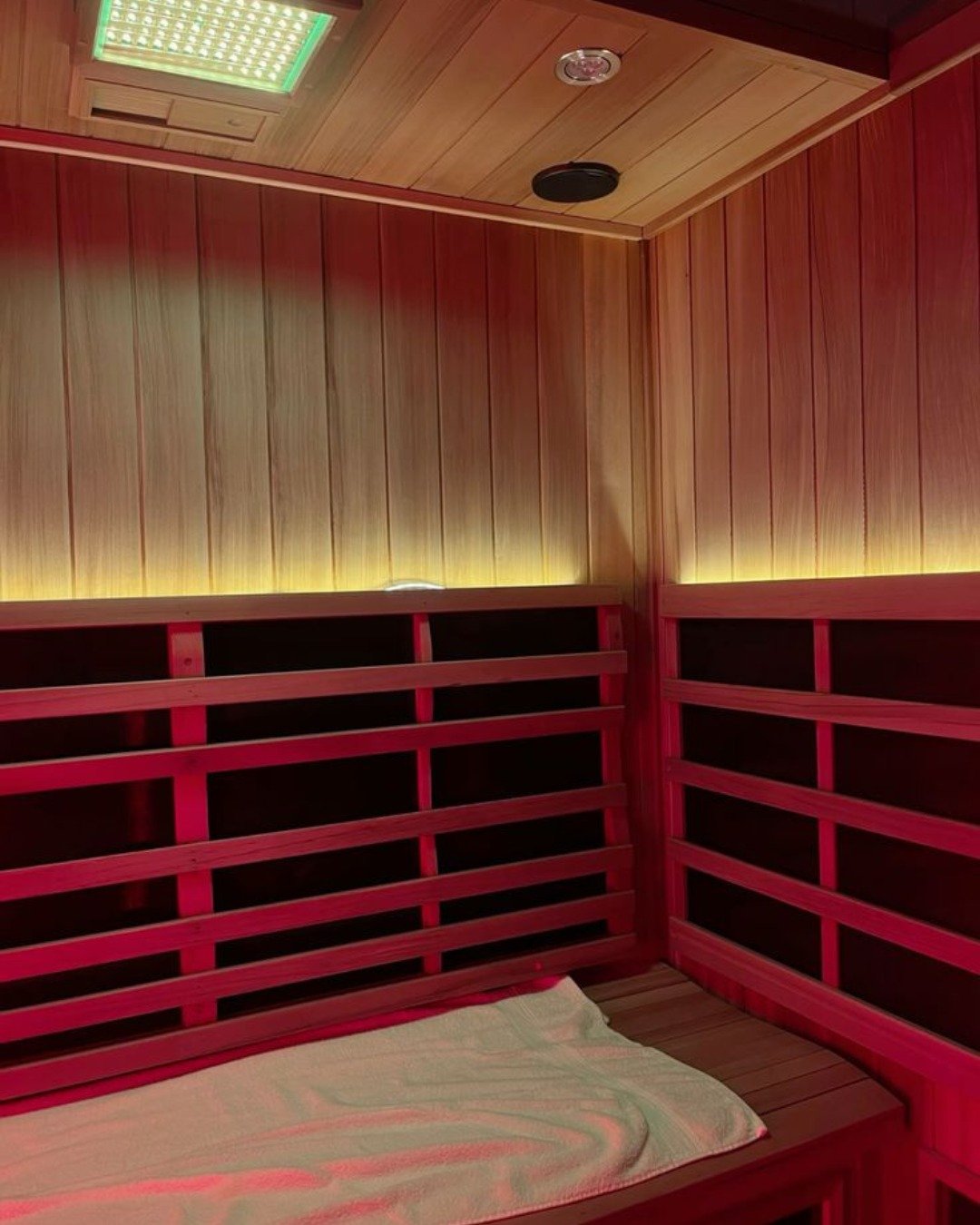 A $30 sauna add-on after your appointment is always a good idea 🧖&zwj;♀️🌸

To add a sauna to your appointment, book a sauna session online!