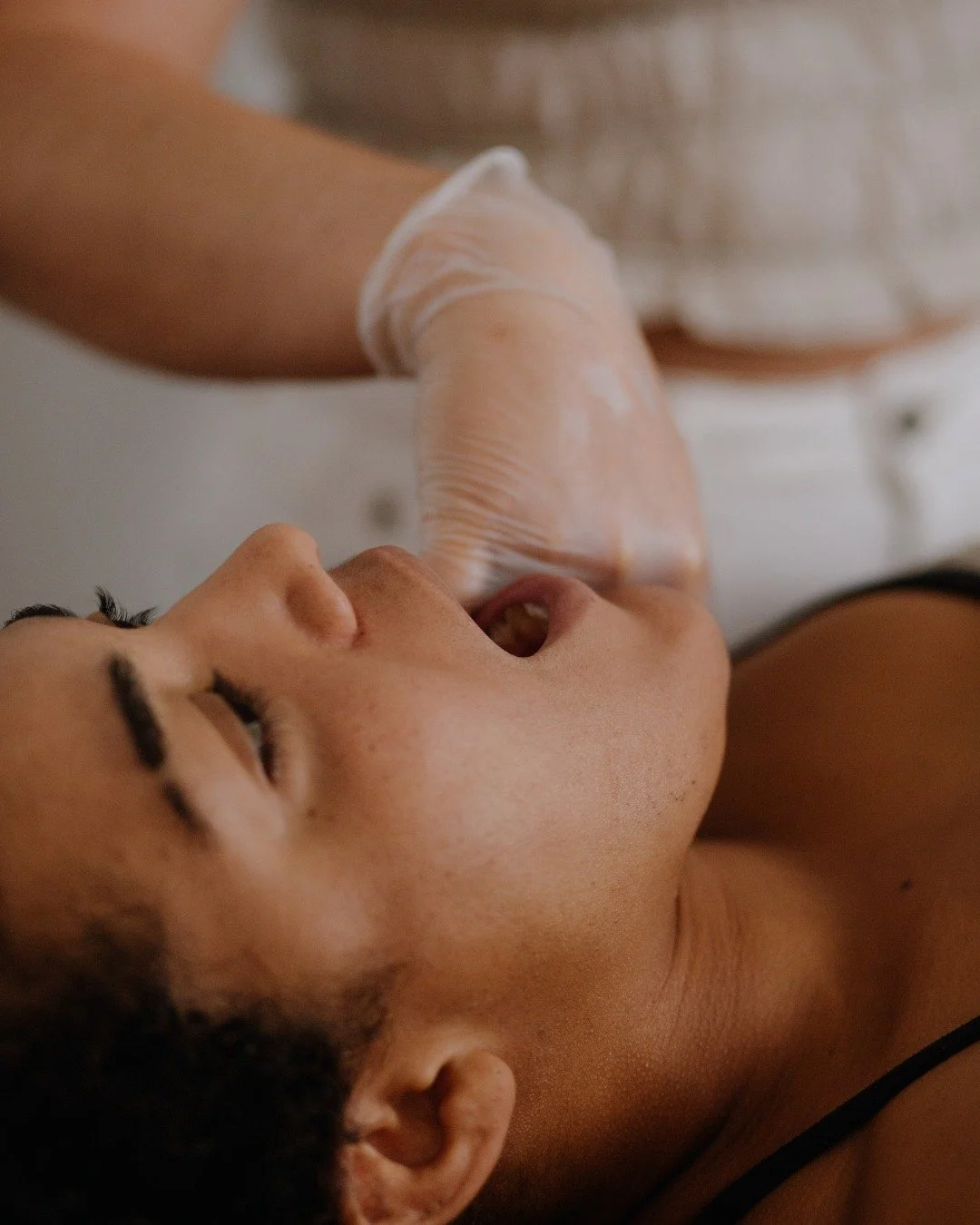 Sore jaw? We&rsquo;ve got you. 👋

TMJ pain can show up as:�
🦷 Jaw aching or tenderness�
🌀 Clicking, popping or locking�
🤕 Headaches or facial pain�
😬 Clenching and grinding�
🧍&zwj;♀️ Neck and shoulder tension

Osteopathy looks beyond just the j