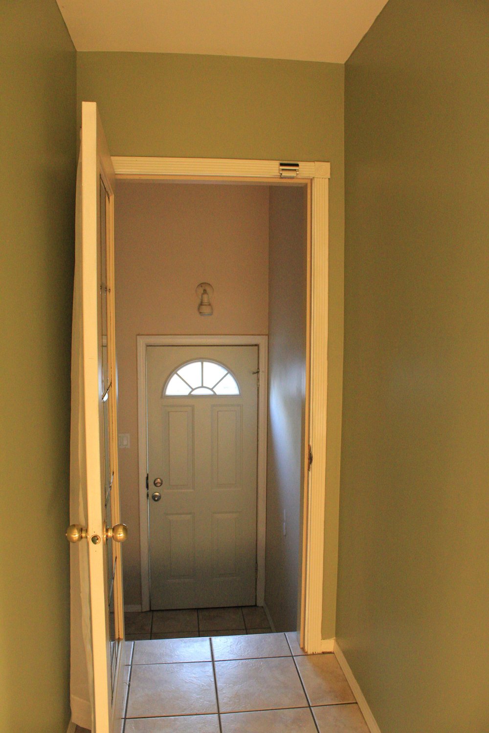 Hallway+to+Basement.jpg