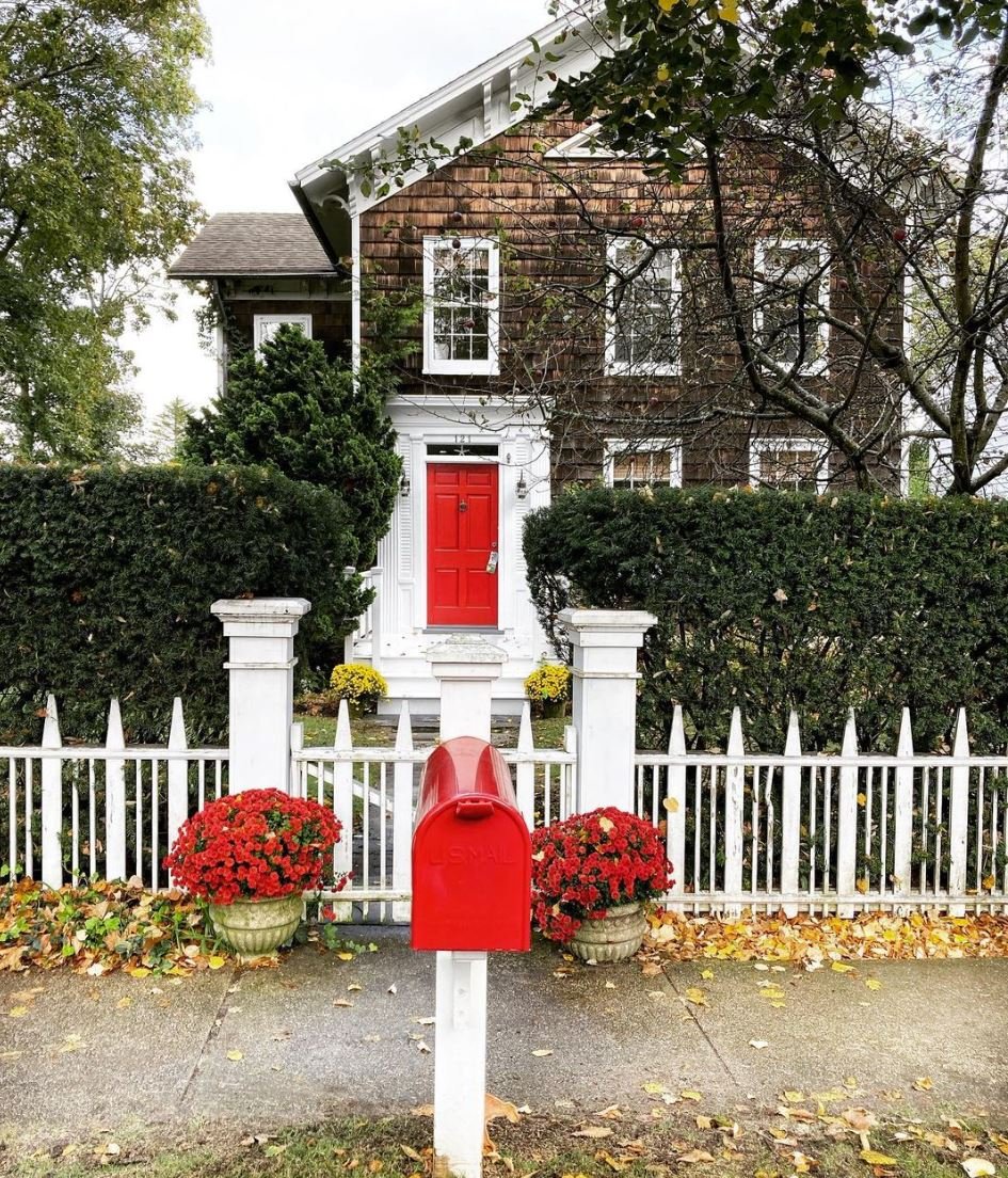 Red Mailbox.JPG