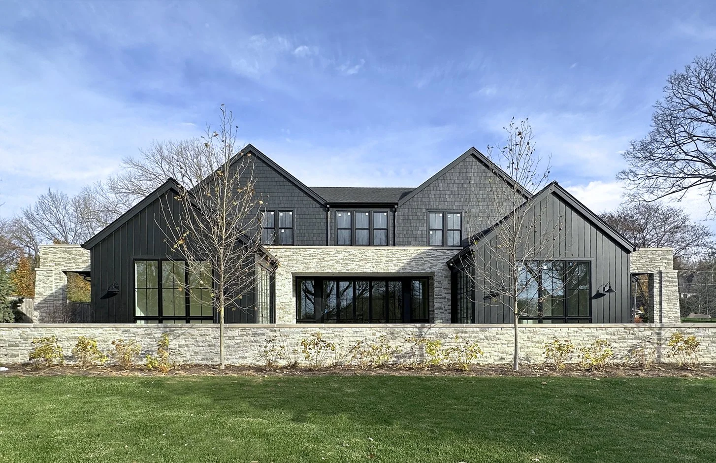 20 Stunning Black House Exteriors That Prove Dark Siding Is