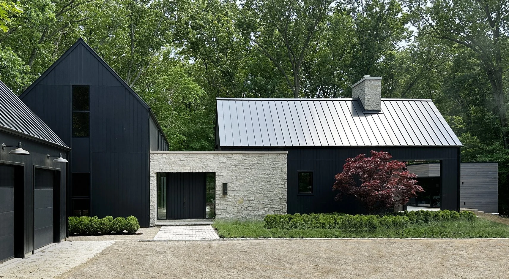 20 Stunning Black House Exteriors That Prove Dark Siding Is