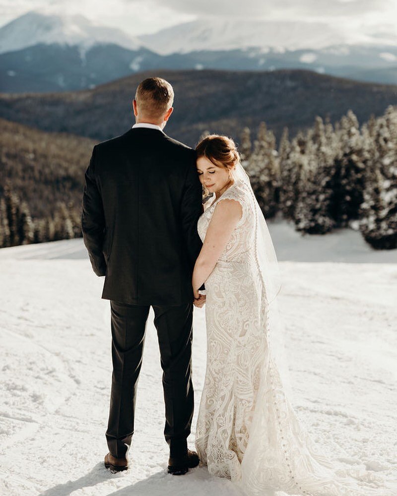 With all this cold weather lately, felt inspired to throw it back to Tayler and Ty&rsquo;s winter wedding in the Rocky Mountains ❄️🏔