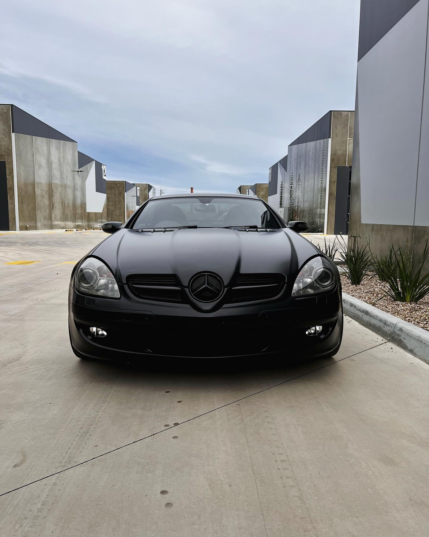 - COLOUR CHANGE - 

Mercedes Benz SLK 350

Gloss Black ➡️ Satin Black

This vehicle also received:

▪️Window Tint
▪️ Headlight Tint
▪️Tail Light Tint
▪️ Chrome Delete
▪️ Painted Wheels
▪️ Painted Callipers 
▪️ Ceramic Coating