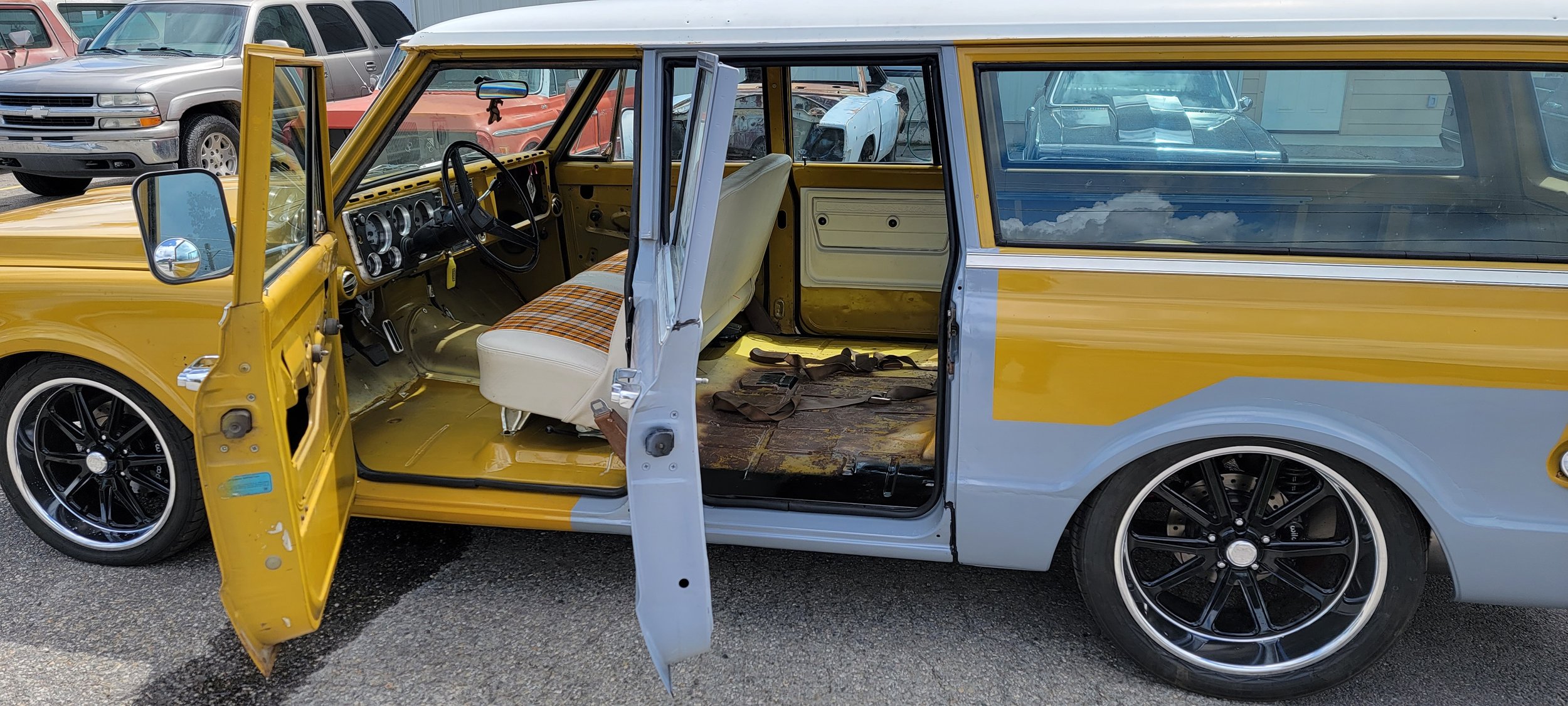 gmc suburban with 4 doors