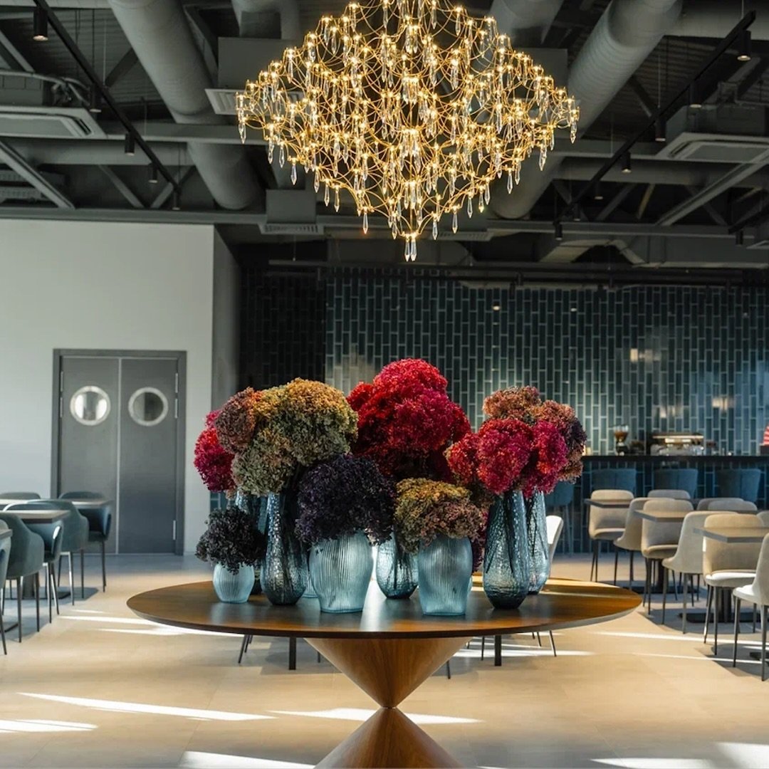 &Egrave; un progetto interamente #custom quello realizzato per l&rsquo;Hotel Tambov, in sinergia con @ronchieabitare e @molteniandc. 
🏨 Gli interni di questa struttura ricettiva contemporanea ed accogliente esprimono al meglio la capacit&agrave; di 