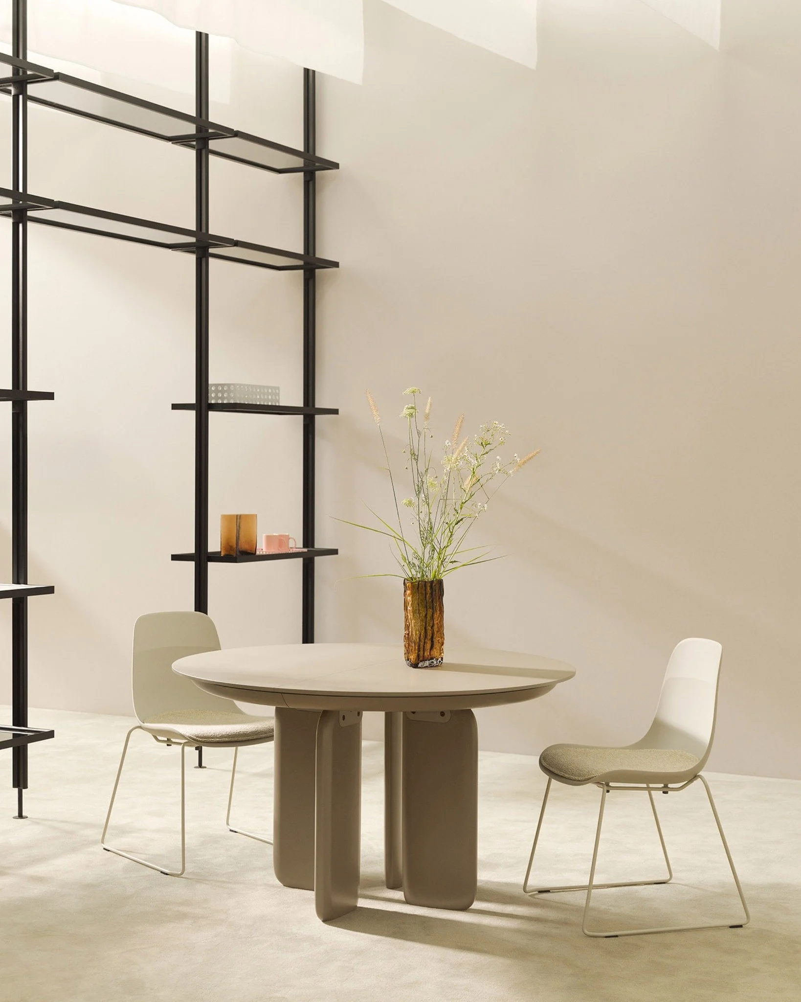 Double side, double style. Due finiture, un&rsquo;estetica distintiva &mdash; pensata per esprimere la tua personalit&agrave; da ogni angolazione. 💫 #Elephantino 
@kristaliadesign 

#TrendMilanoDesign #Kristalia #Elephantino #ContemporaryDesign #Ita