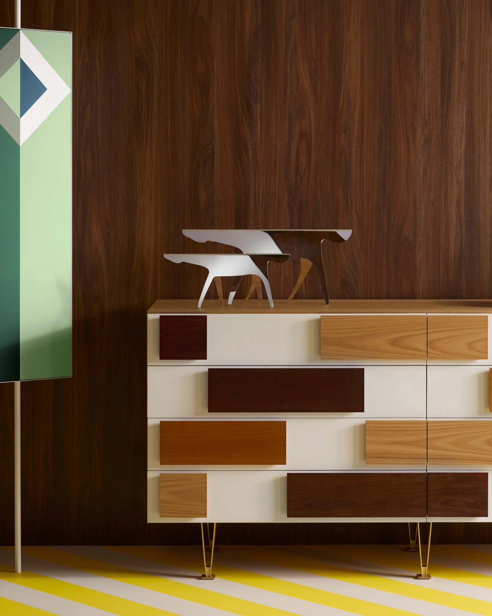 Per Gio Ponti la casa &egrave; palcoscenico e gli oggetti diventano protagonisti di un racconto di forme e simboli. 
Le forme leggere e visionarie di Gio Ponti per @molteniandc  animano lo spazio con ironia, equilibrio e poesia del segno. 🎭 🤍

#Tre