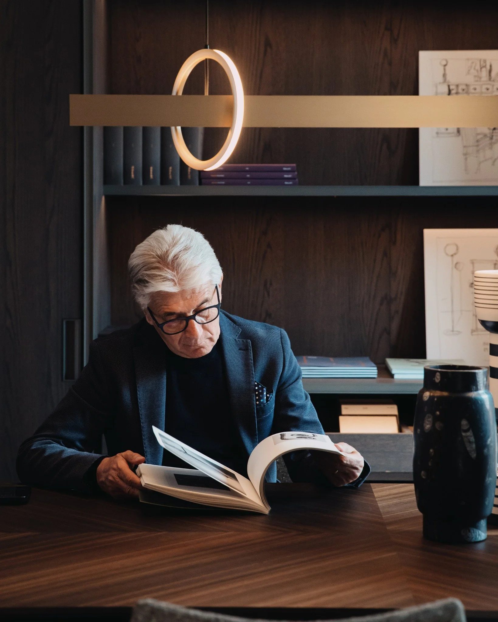 Still time to get inspired and focus on what&rsquo;s next. 💪🏼📖
@sergiomocchetti #PalazzoMolteni #Portrait