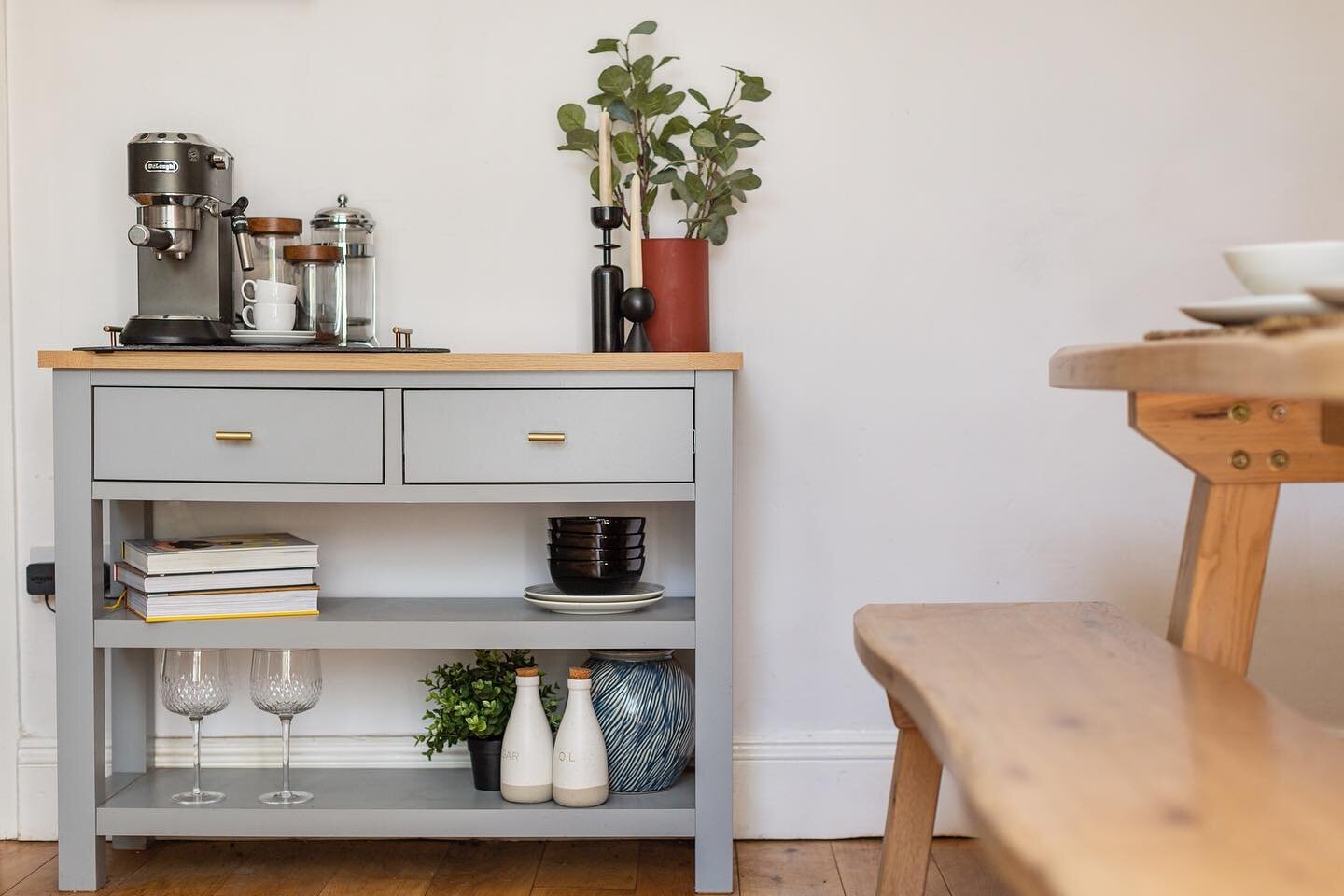 Form or function?

I love keeping things practical, and always make sure to keep daily-use items in an easy to reach place! Although practical doesn&rsquo;t always need to mean ugly - it&rsquo;s just how you style it out!

When organising your home a