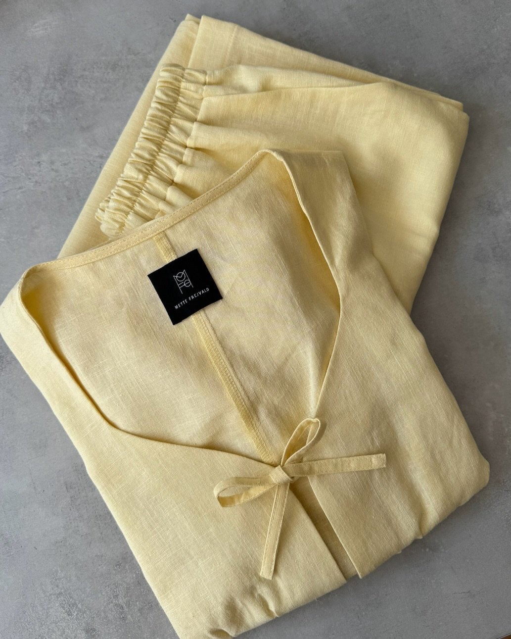 SOLVEJ &amp; CARLA 💛

&mdash;&mdash;&mdash;&mdash;

#butteryellowoutfit 
#butteryellowootd 
#ootd 
#butteryellow 
##mettefrejvald
#DanskDesign
#NordicStyle
#ScandiMinimalism
#TimelessDesign
#WearYourValues
#SmallBusinessLove
#IndependentDesigner
