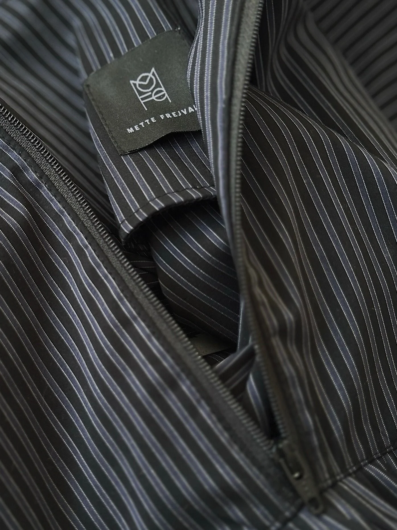 Sneak peek 🤍

&mdash;&mdash;&mdash;&mdash;&mdash;&mdash;-

#mettefrejvald 
#fashiondetail 
#stribetskjorte 
#slowfashionbrand 
#t&oslash;jp&aring;bestilling 
#handmade 
#odense 
#wearyourvalues