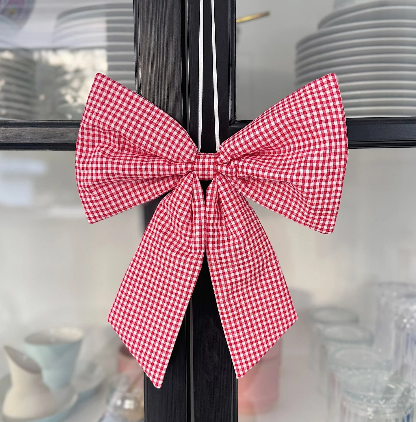 🎀 Sl&oslash;jfer 🎀

H&aring;ndlavede sl&oslash;jfer med b&aring;nd. Sl&oslash;jferne er polstrede s&aring; de holder formen og kan bruges &aring;r efter &aring;r. H&aelig;ng dem p&aring; et d&oslash;rh&aring;ndtag, en knage, en krans eller h&aelig;