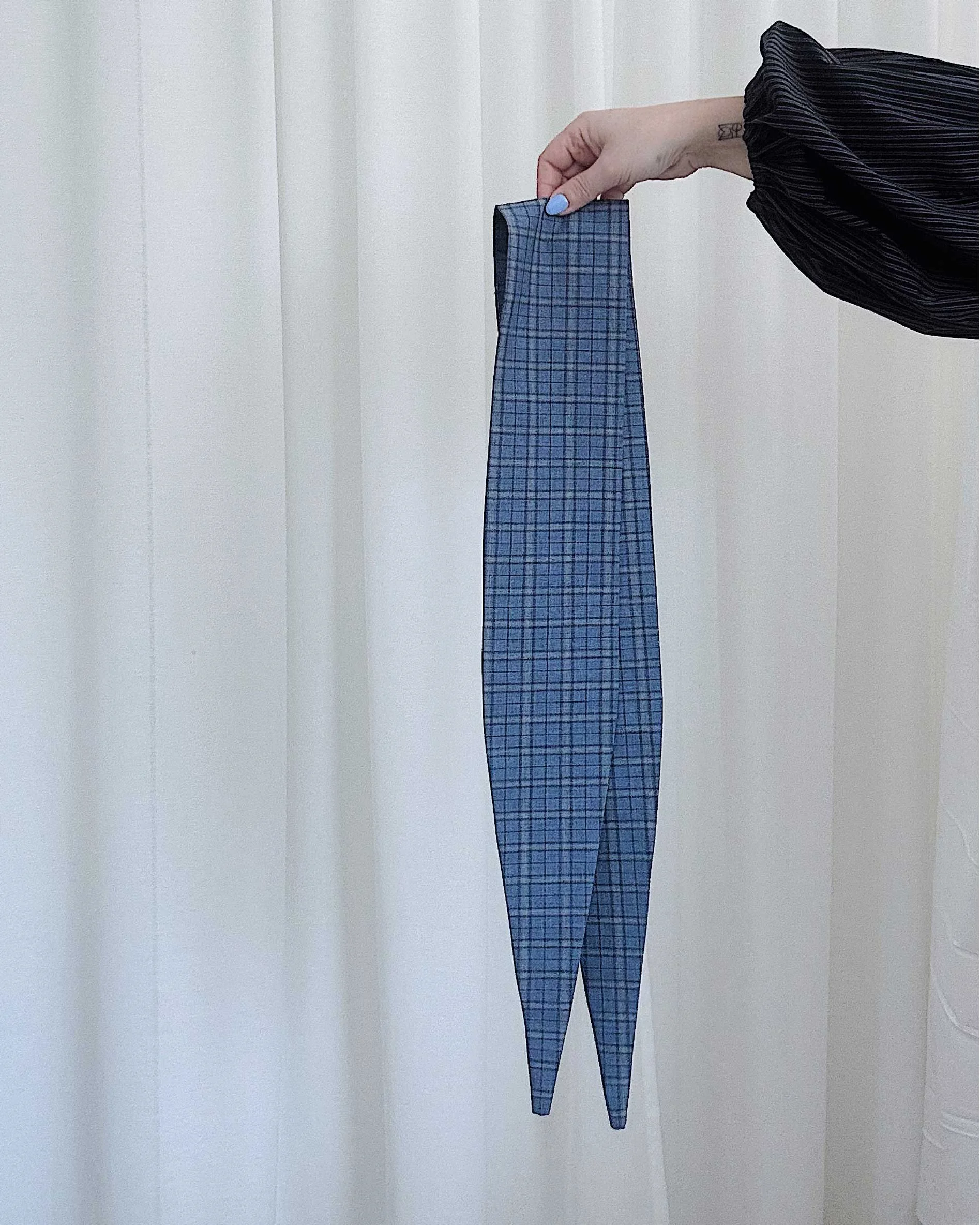 Ternet smalt tørklæde