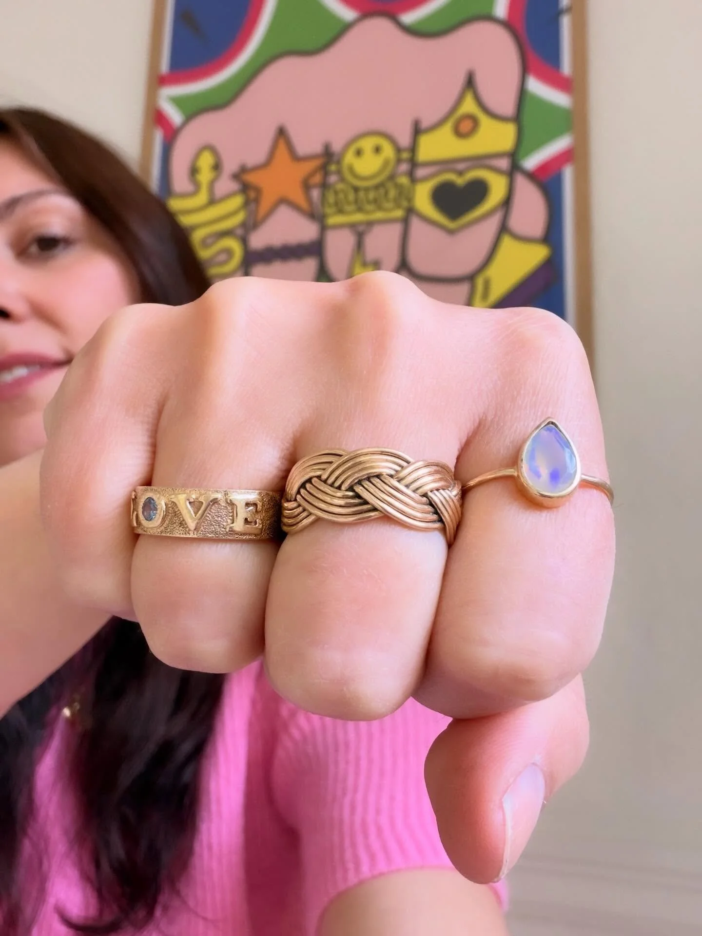 Packing some extra love today💥👊 &hearts;️ 

Love Ring by the one and only @imsaintkatherine 🙏 
Love Knot ring by the fab @cruciangold 
And pointer ~ Aurora Ring ~ a magical opal droplet by yours truly 🔮
Poster by the incredibly talented @dit_is_a