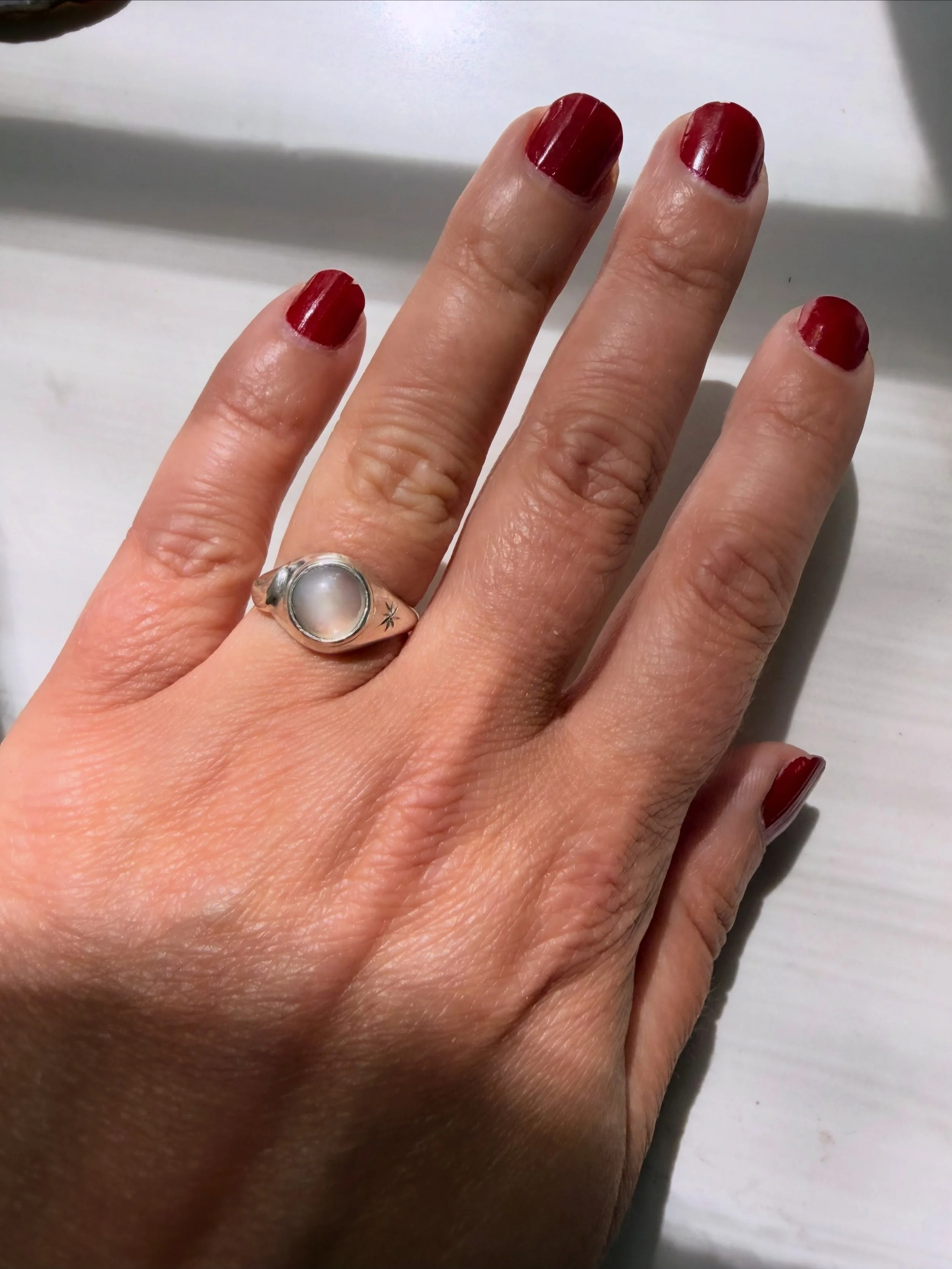 Jewellery diary 🖊️ 
Yesterday I practiced engraving stars onto this dreamy moonstone signet ring. Figured out how to sharpen my graver and did a few practice tests on some scrap silver first. Once I felt more confident in my movements and form I dec