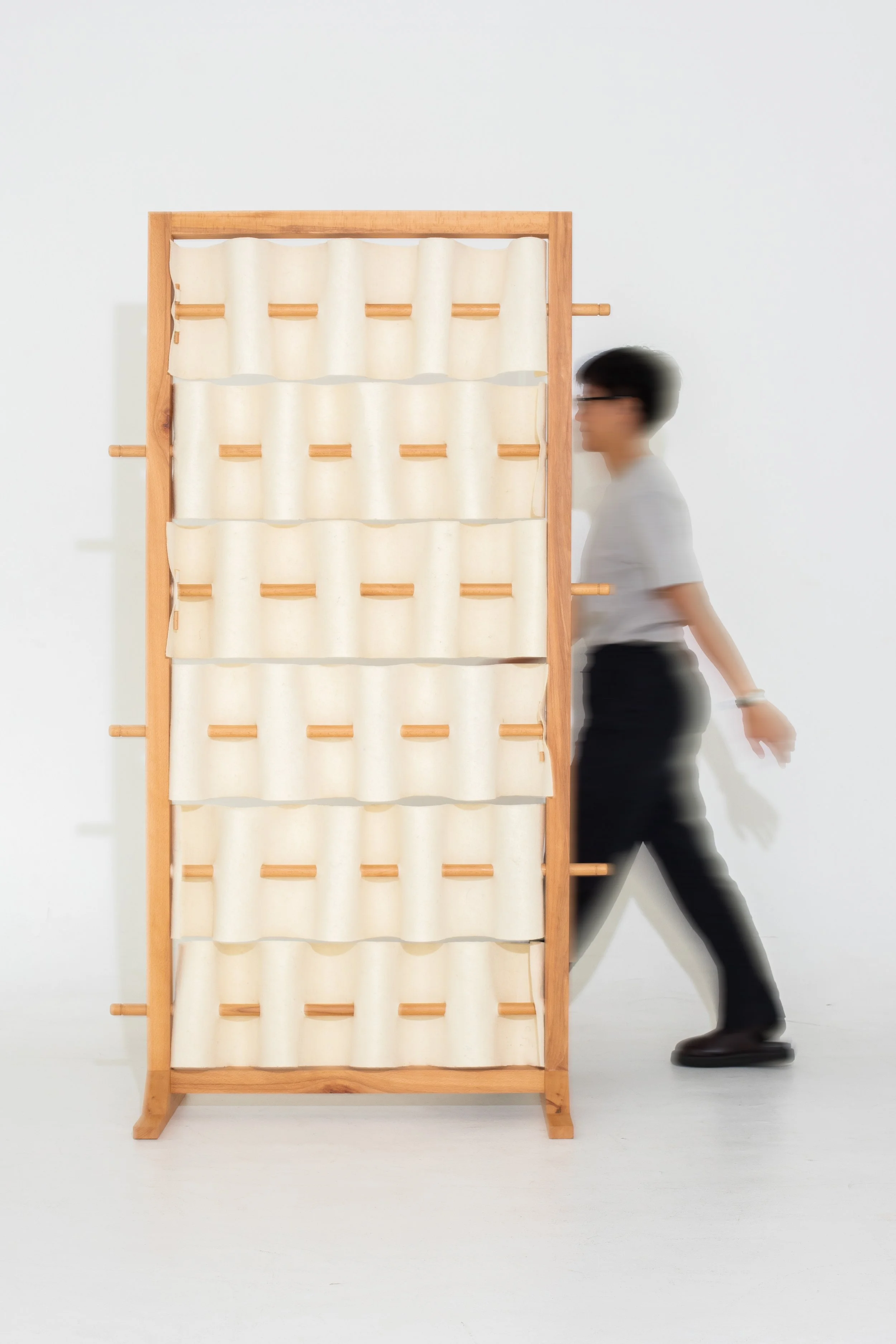 IHAWI ROOM DIVIDER