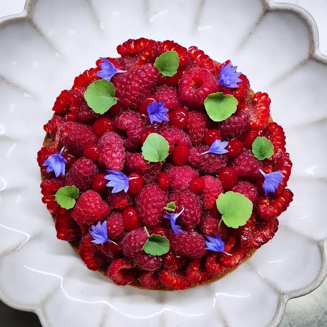 AGASTACHE
Anis sucr&eacute;, r&eacute;glisse, fenouil. 

1. @adrien_petitgenet &bull; @curesmarinestrouville 
2. @grandhotelcabourgmgallery 
3. @restaurant_maximinhellio