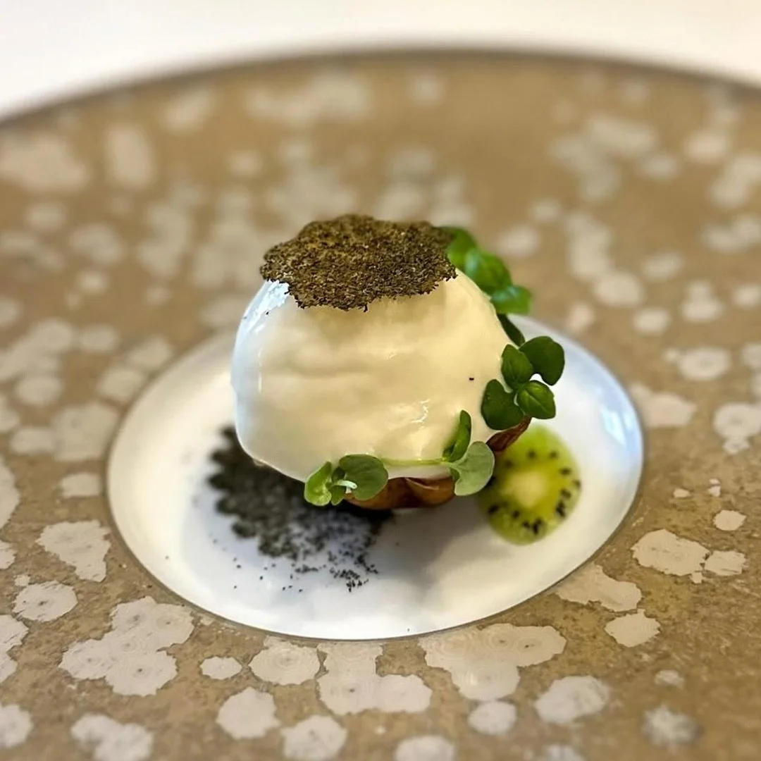 BASILIC CITRON
Basilic, dynamique et citronn&eacute;

1. @restaurant_maximinhellio 
2. @grandhotelcabourgmgallery 
3. @lacroiseedessaveurs14