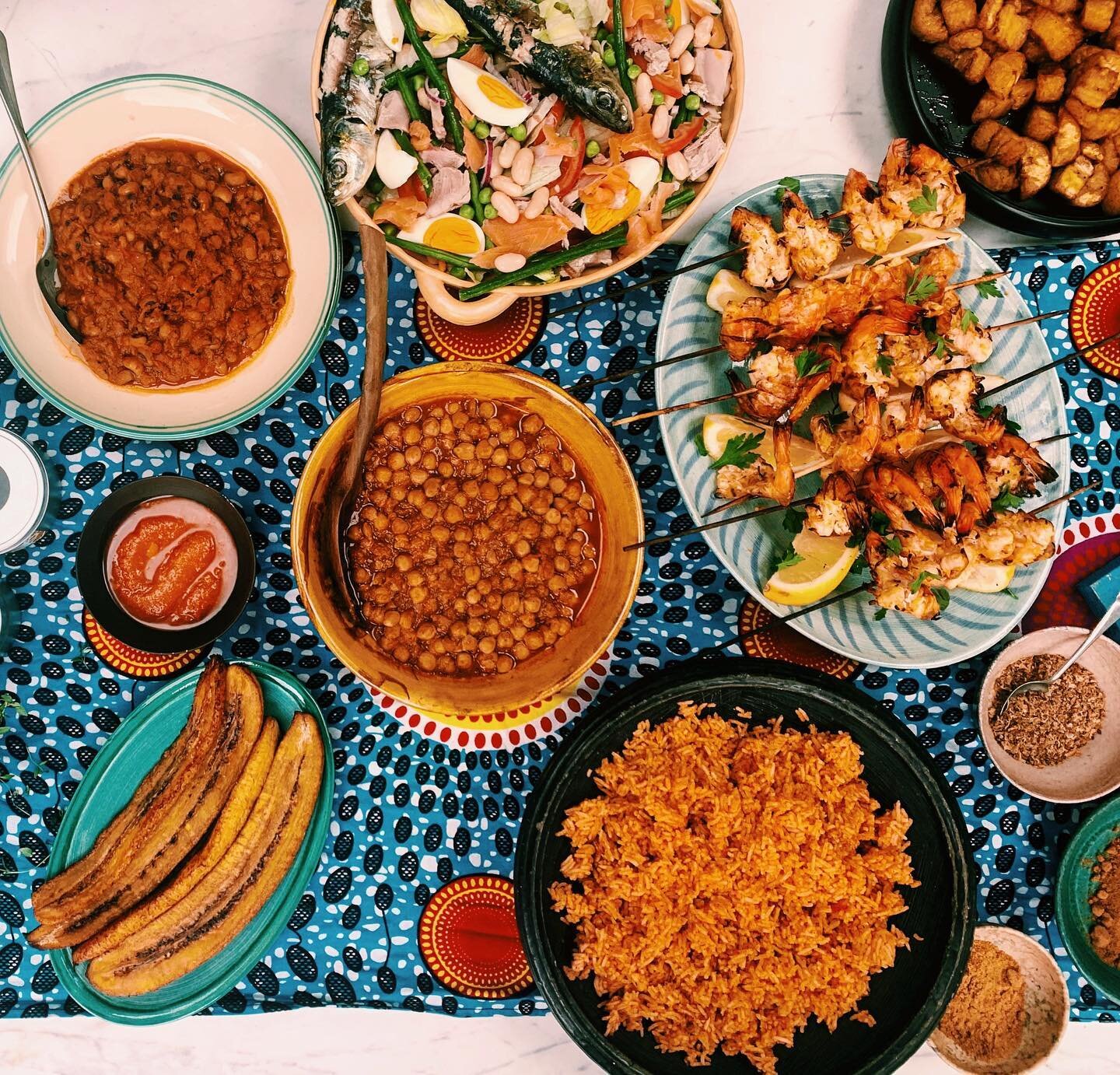The Sunday spread🤩

Jamestowns prawns 🦐 
Jollof rice 🍚 
Ghana salad 🥗 
Red Red &amp; Bambara bean stew🫘
Kelewele &amp; simple fried plantain🍌

All of these delicious recipes are available in the cookbook📙🇬🇭