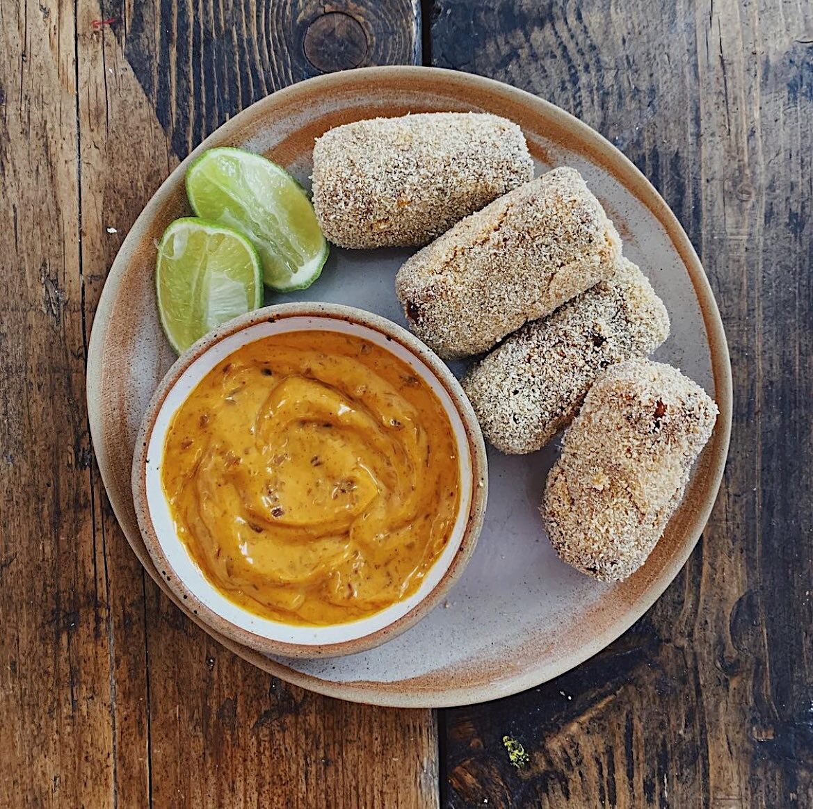 Red snapper croquettes w/
Gari crumb + Shito Mayo ✨

The perfect snack for a sunny spring day☀️

Recipe on page 81 of the cookbook📙you know it&rsquo;s #ghanabetasty 🇬🇭