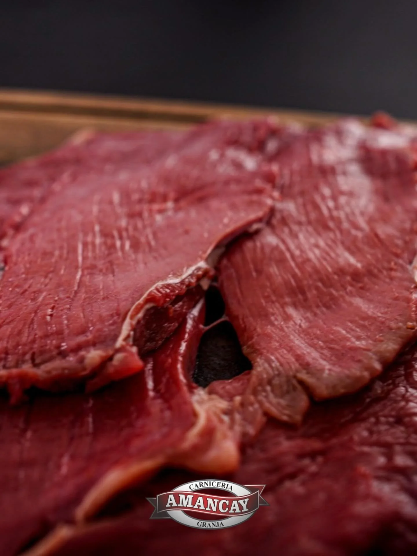 En Amancay, la calidad y excelencia de nuestras carnes son nuestra pasi&oacute;n. 
Nuestra selecci&oacute;n de cortes &uacute;nicos te permite crear platos incre&iacute;bles y disfrutar de momentos inolvidables donde la comida de calidad es la protag