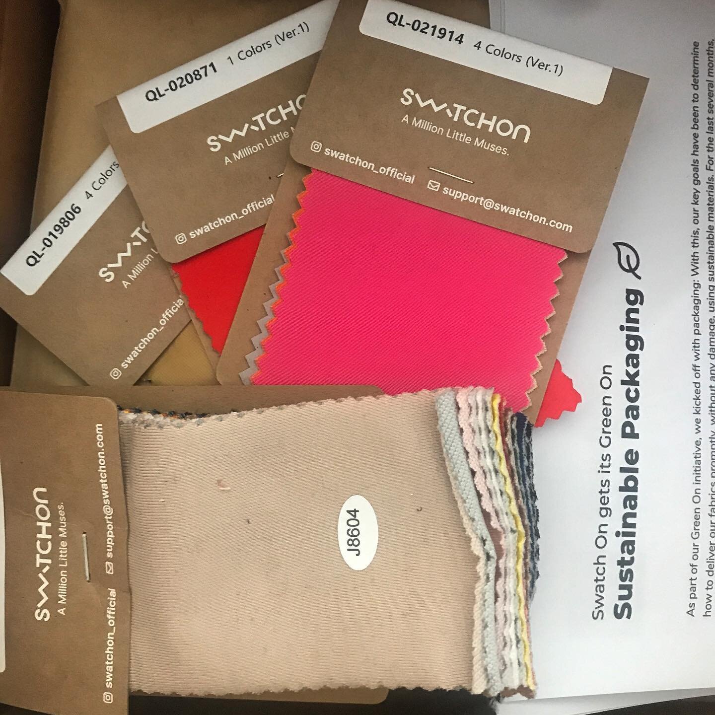 It&rsquo;s swatch day! I really look forward getting these amazing swatches from @swatchon_official 🤩 Since Covid its has become increasingly difficult to find the right fabrics and suppliers for my clients. Enter SwatchOn.com which has a wide varie