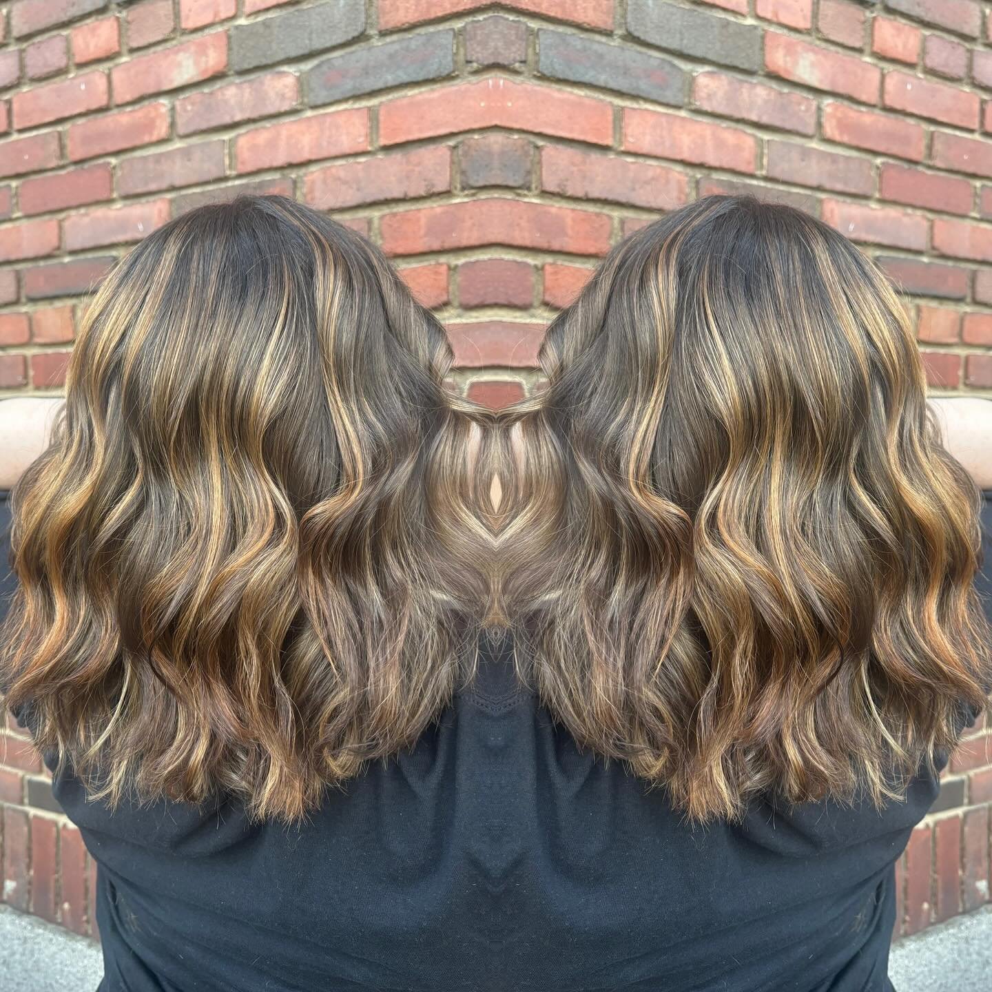 🤎🍄&zwj;🟫Yesssss the perfect caramel balayage 🤎🤎🤎🍄&zwj;🟫
@milkshakeusa  @allison_100494  @prettyinaminute y

Check out the before 👉👉👉👉👉📸📸📸

#caramelbalayage#perfectwaves#perfectdimensions#balaygehighlights#balayagehair#pravana#milkshak