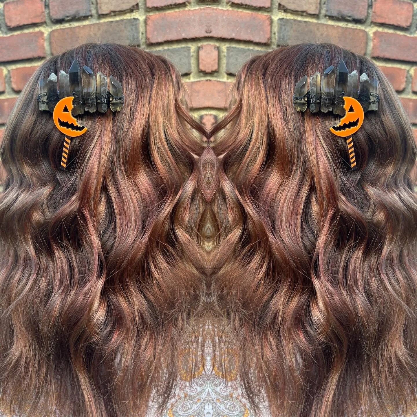 Gorgeous copper brown lowlights!

🍁🍁🍂🍂🍂🍂🍁🍁🍁🍁🍁

Welcome Fall!!!

Swipe for the before!! @violin814  @chaos.crystals