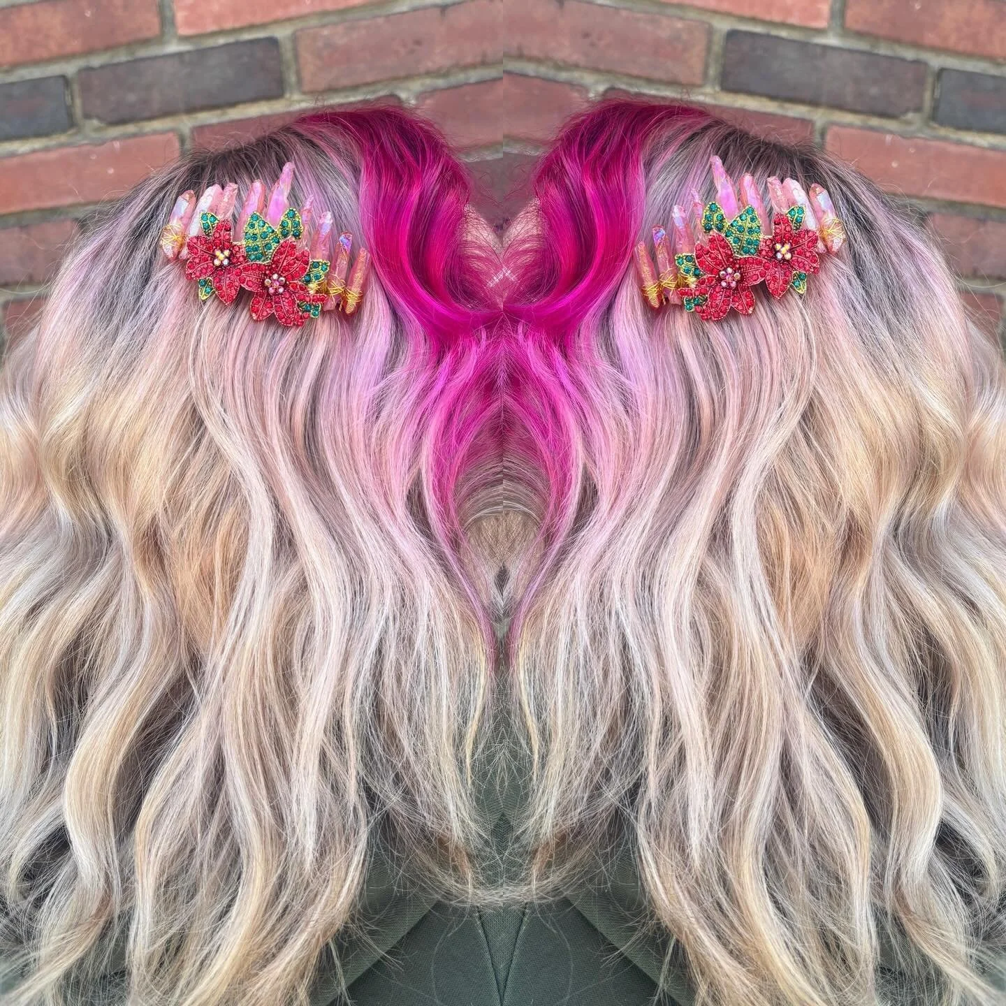 Gorgeous winter berry hair ❤️🎄🌲🌲🌲🌲🌲

Glossed with @milkshakeusa  glosses @christineee0619