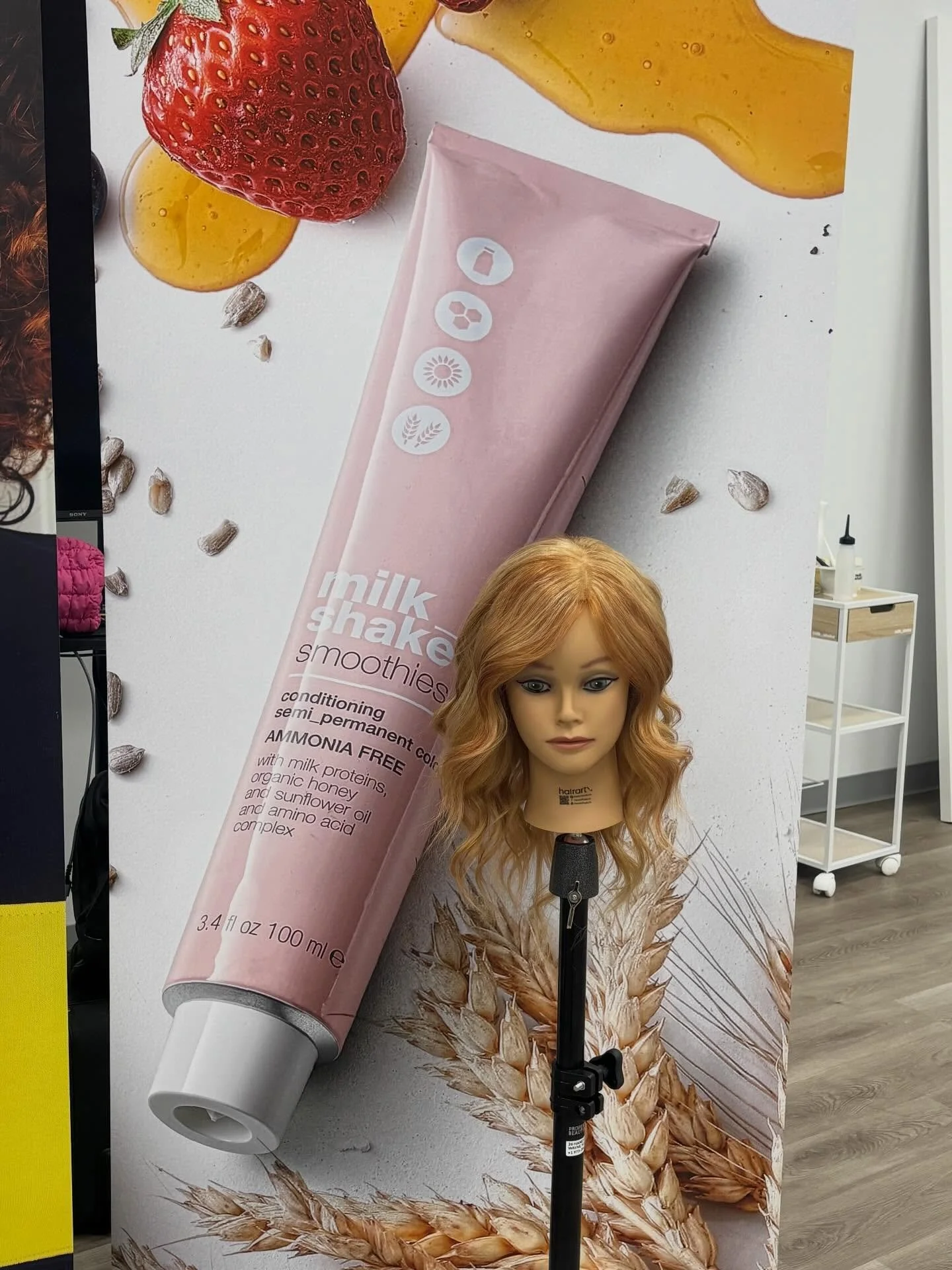 Soooooooooo having a great time!!! ❤️☀️❤️☀️❤️☀️

So today my challenge was to create 

&ldquo; warm spiced honey blonde&rdquo; 

Using two lighteners and two different color methods. 

Did highs &amp; lows- and toned ❤️❤️❤️❤️

And this is the end res