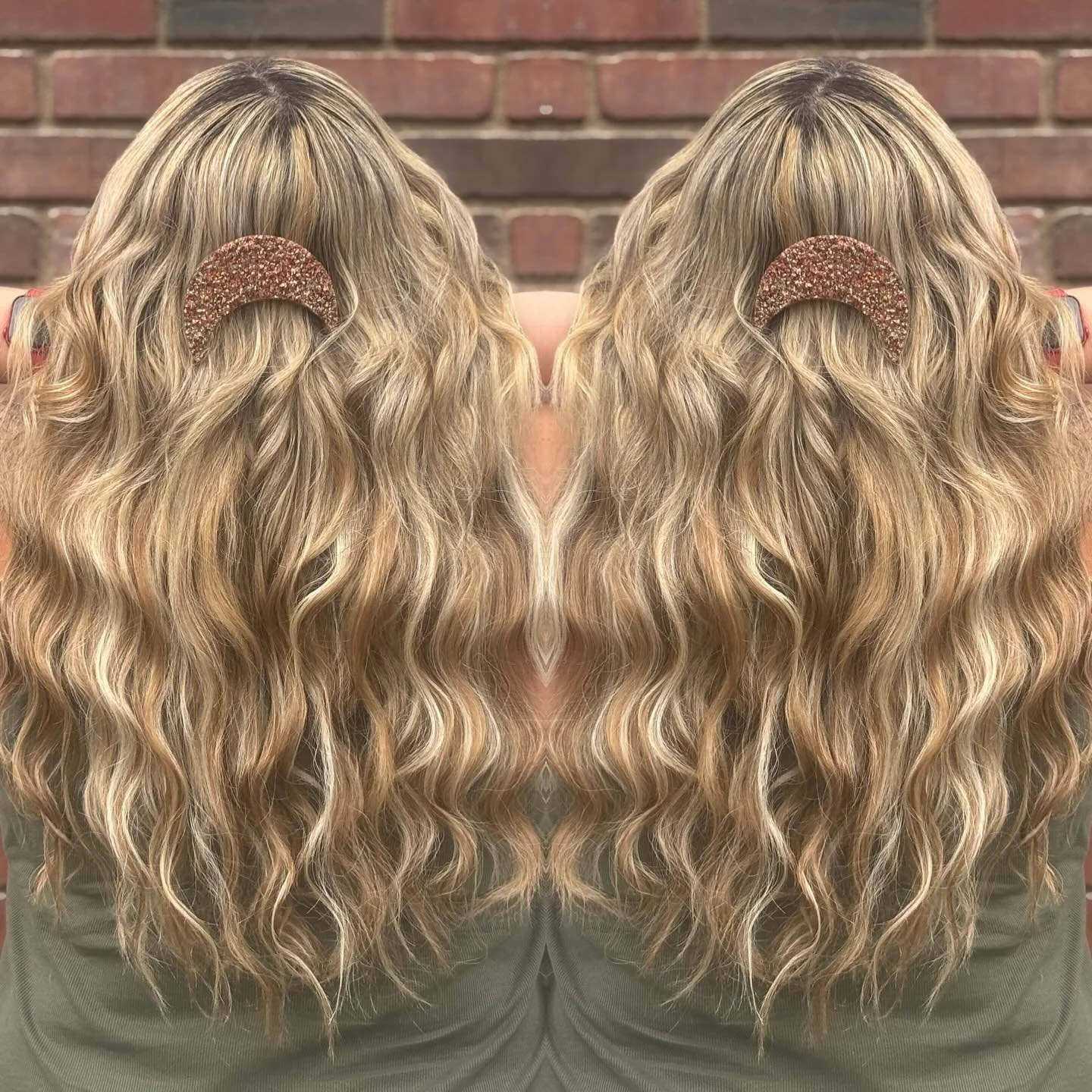 20 gorgeous inches of butterfly wefts!
#styled with @milkshakehairpro 

@evieclo