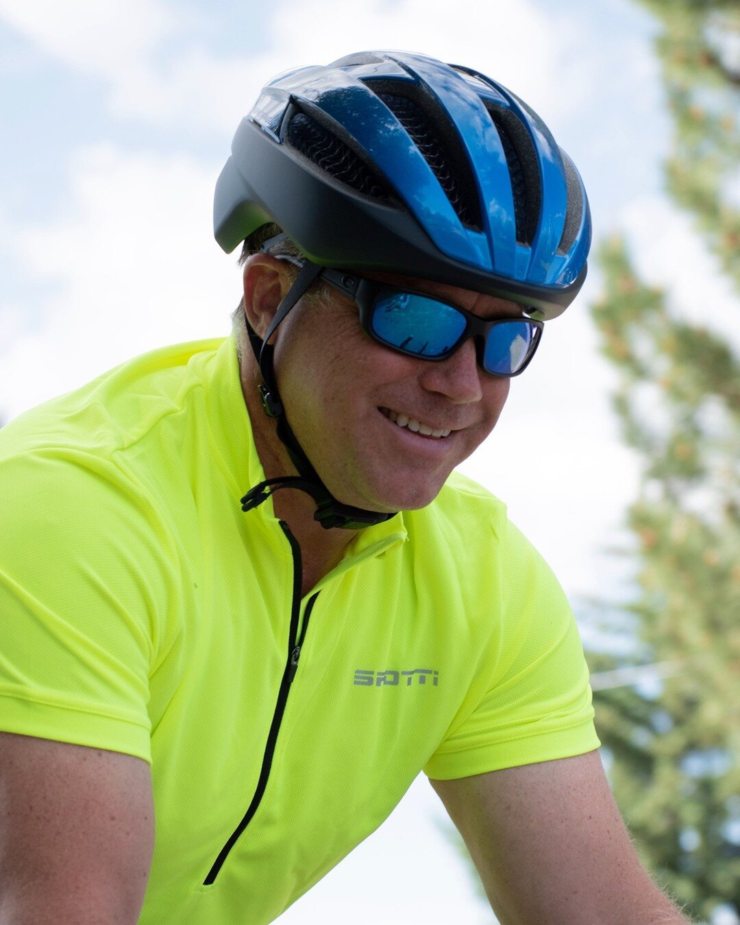 All Smiles as John gets ready to hit the road! #blueribbonbikeride #bikelife #adventurecyclingassociation #transamericatrail