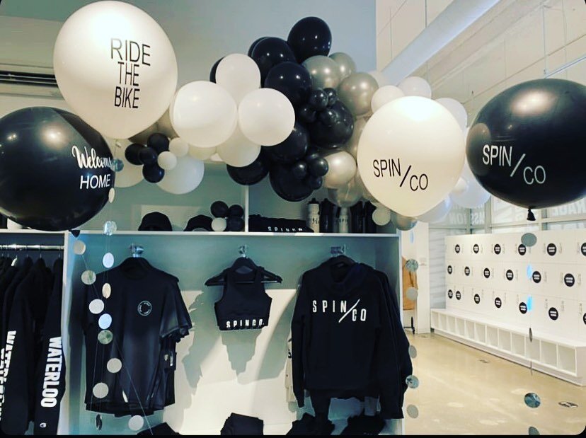 Fancying up a SPIN CLUB? Yes, please!

It was not hard to make this place look better, as their decor is so on point already! 

Going with their colours (so much love for black and white) a garland was added and 4 MAXI Solids + make it personal❣️

&b