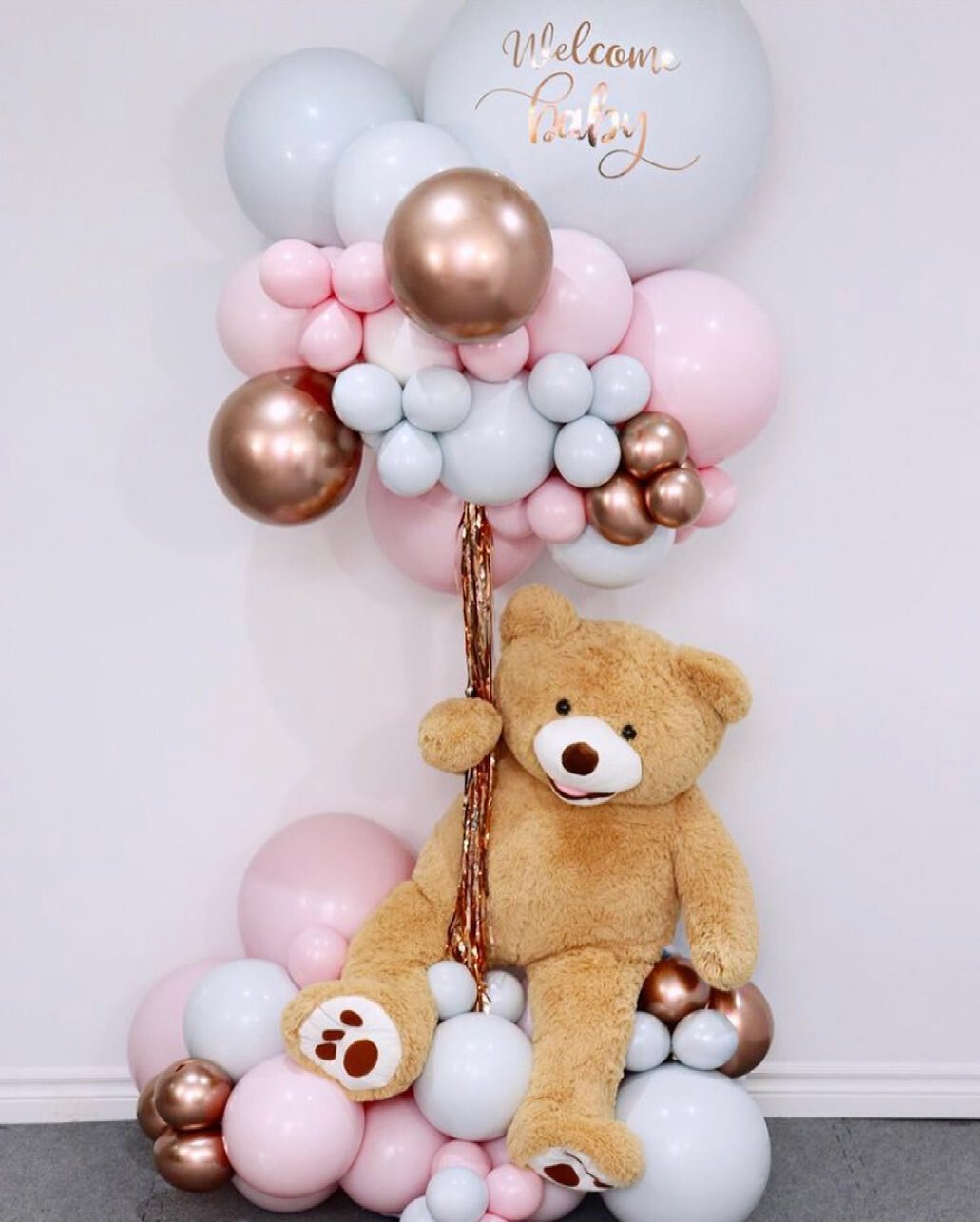 When I started this business, I knew I wanted to learn and expand what I already knew, perfect methods and evolve as a stylist. I want to offer cool balloon designs to my clients and this floating TEDDY is perfect for a birthday, welcome baby or baby