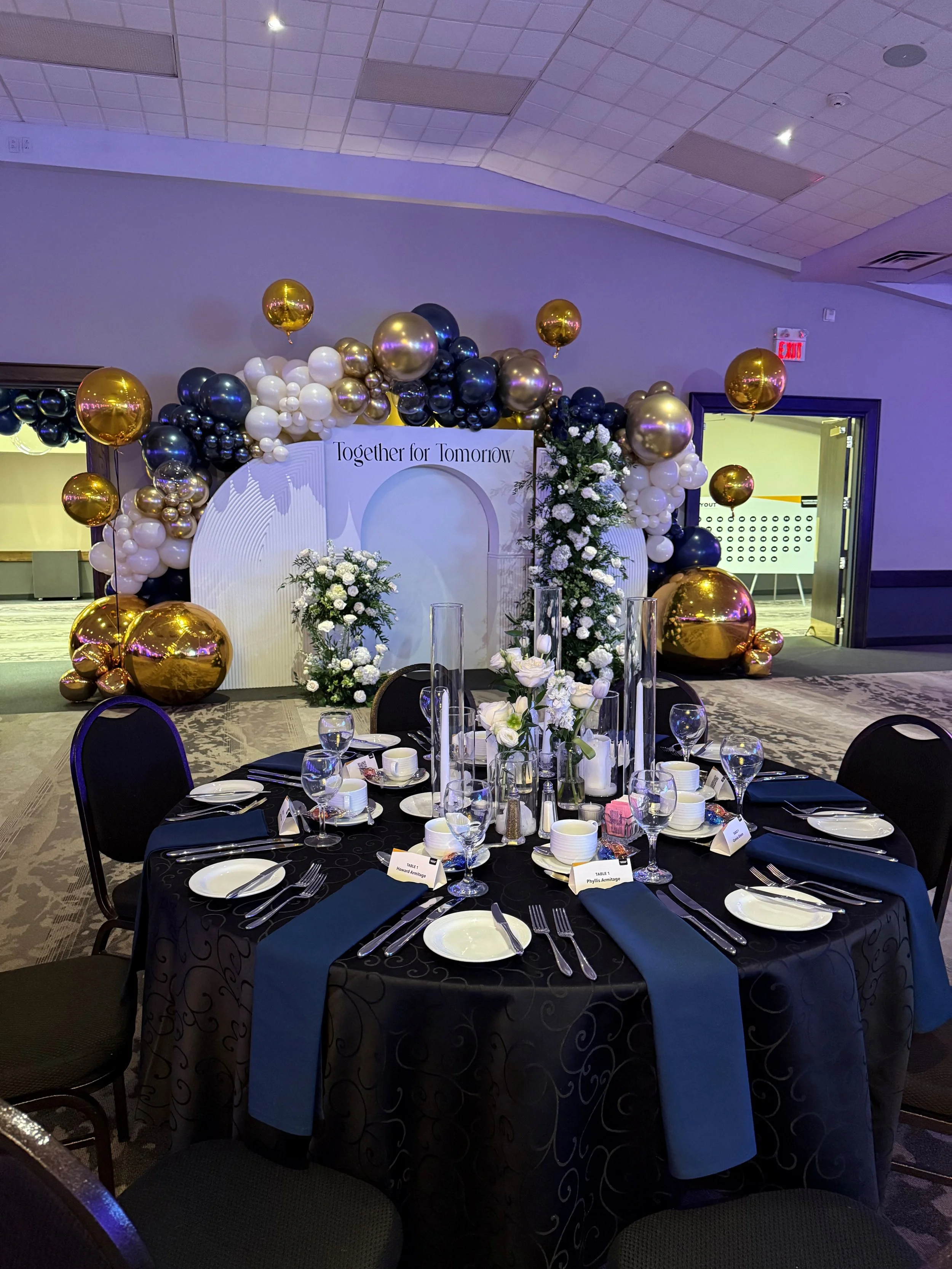 Luxury Gala Balloon Installation at Bingemans with WRHN