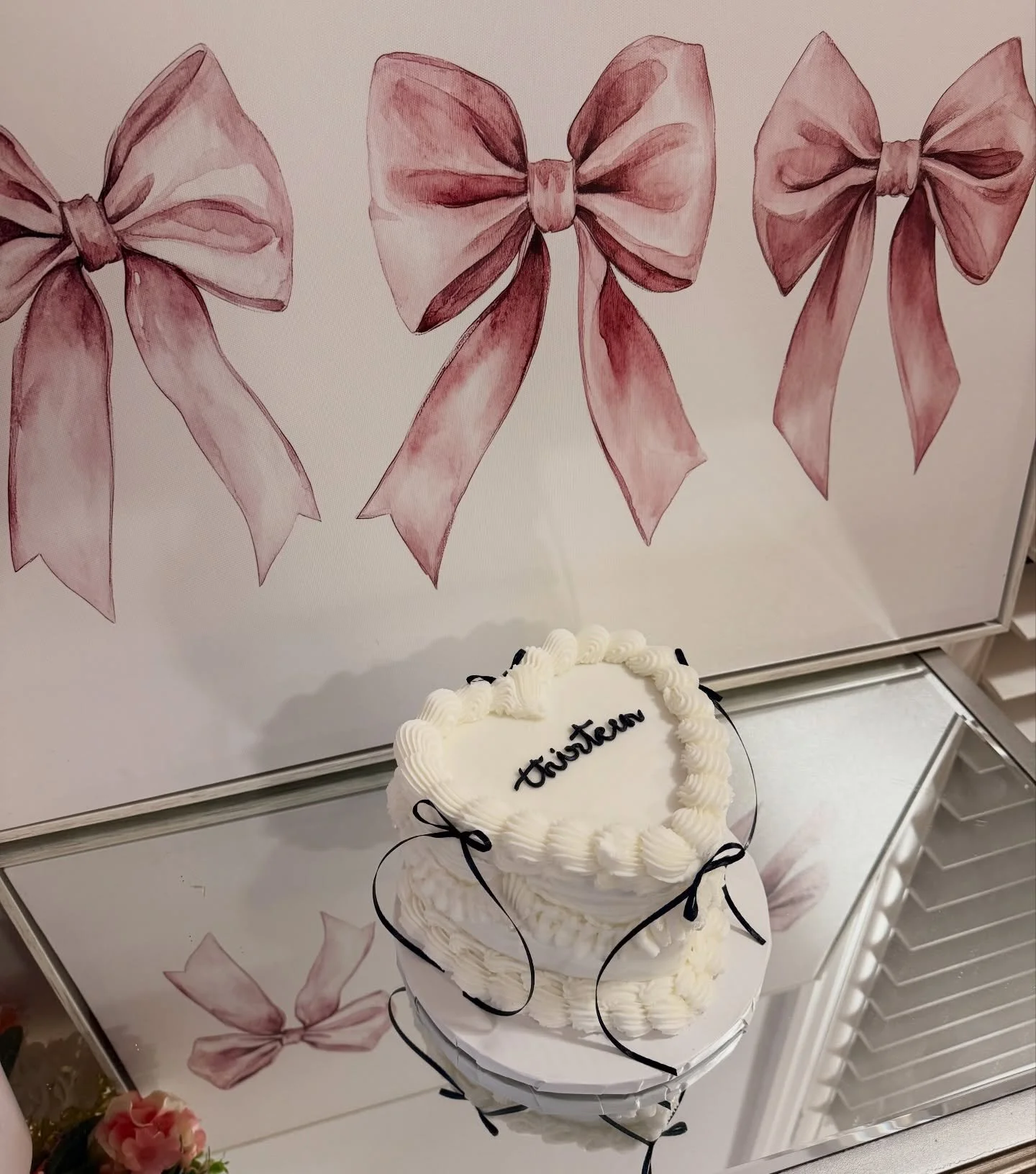 The little details are always my favourite part.
Bits and pieces of Sara&rsquo;s cake moments and her personalized water bottles &mdash; thoughtfully styled, perfectly coordinated, and made just for her.

Because it&rsquo;s never just one element; it