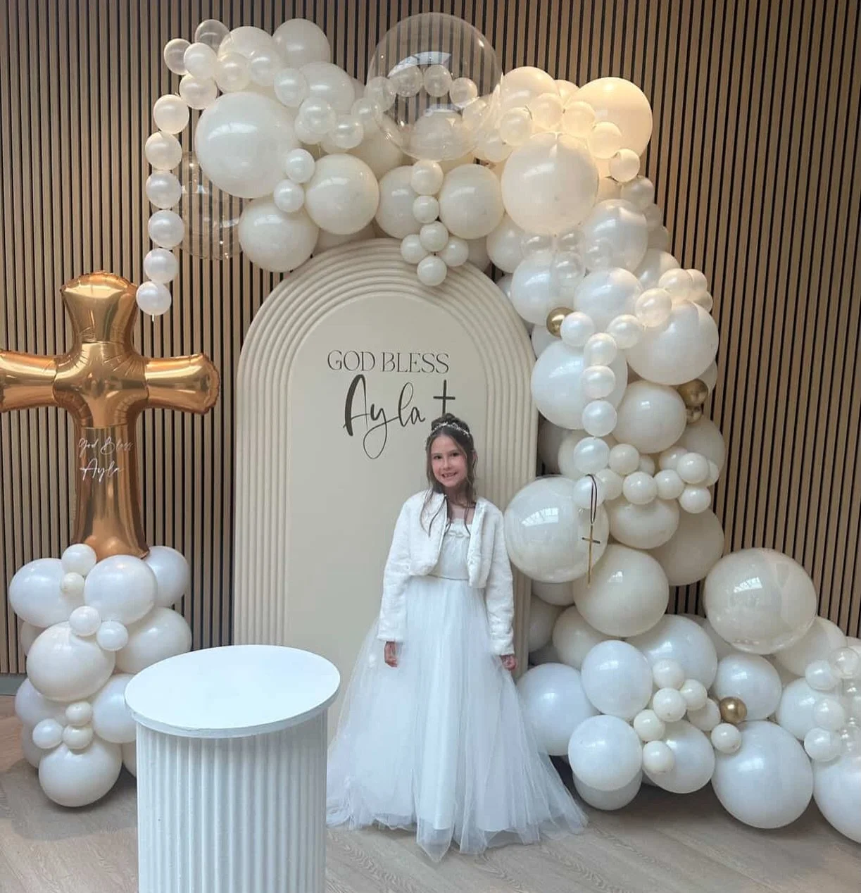Heavenly moments for a beautiful milestone ✨🤍
Celebrating Ayla&rsquo;s special day with softness, elegance, and a touch of gold.

Because life is worth celebrating &mdash; beautifully.

#SempreSolis #BaptismCelebration #GodBless #BalloonDesign #Luxu