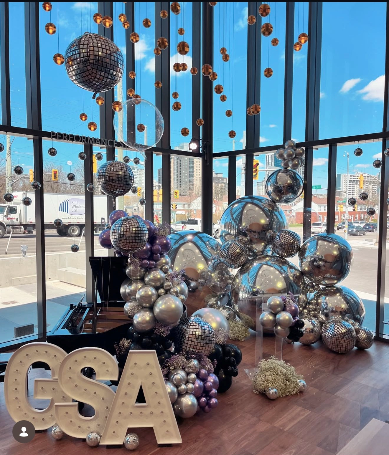 Laurier University.png