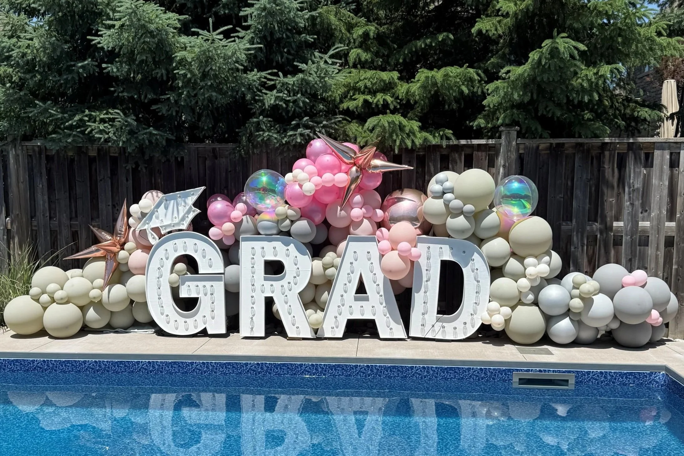 grad+marquee+letters+and+balloons.jpg