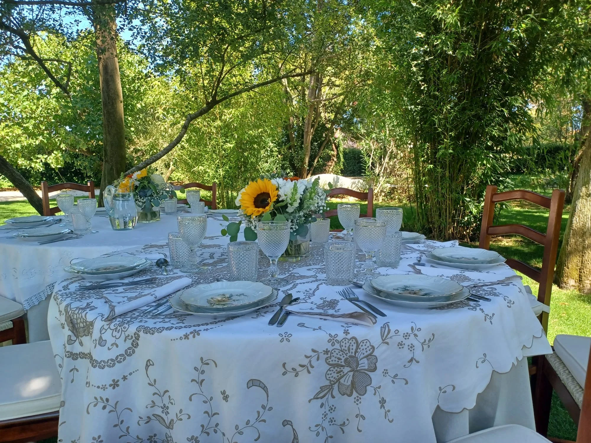 Lunch in the Graden 2.jpg