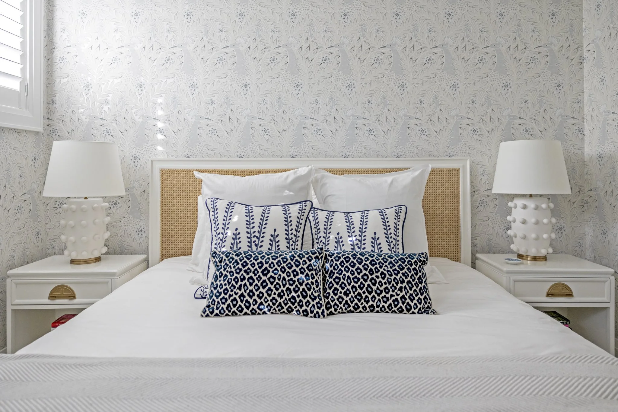 Chicago — White Couch Design