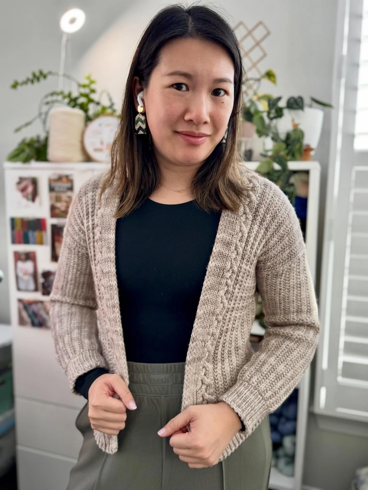 My attempts to not wear sweatpants daily usually fail&hellip; but now these waffle knit pants from @nuuds feel just like sweatpants while looking elevated. Thanks to nuuds for gifting me the pants and bodysuit! Super comfy. And I can do my usual hip 