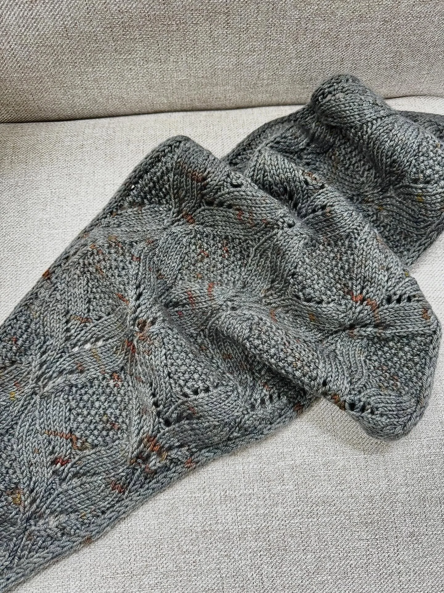 Poet Scarf 

I impulsively cast this on when Tazhi @tanglesandstarlight mentioned that they could use a buddy knit to motivate them to finish theirs&hellip; and finished mine 4 months after them 😂

I used exactly one skein of @woolberryfiberco Natur