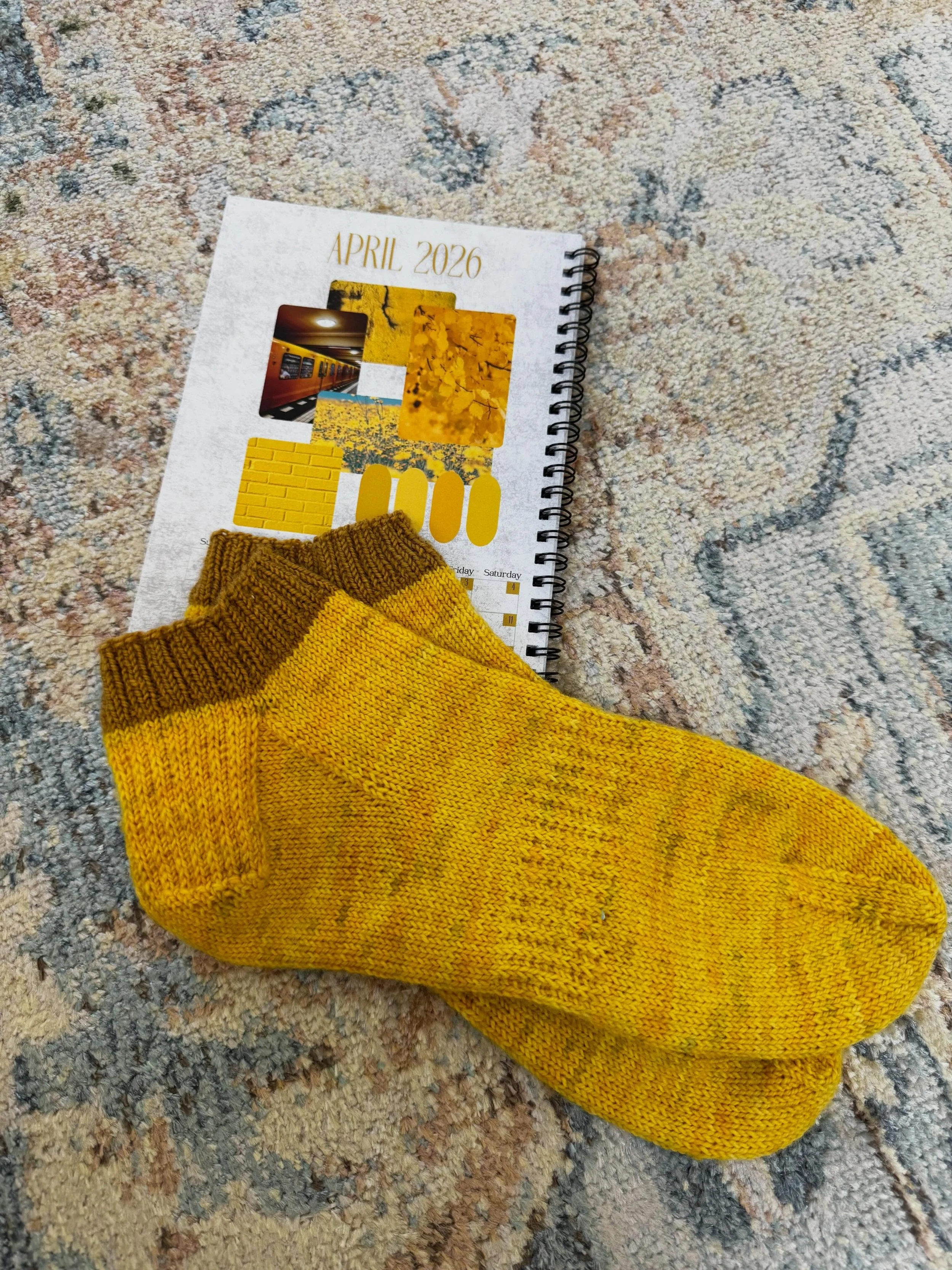April socks for FDF squad, finished in the month of April but forgot to post 🙈

I used the Pom squad sneaker sock from the shorty sock volume 1 from @summer.lee.knits , excluding the pom. Notes for next time - start the foot arch support sooner!! 

