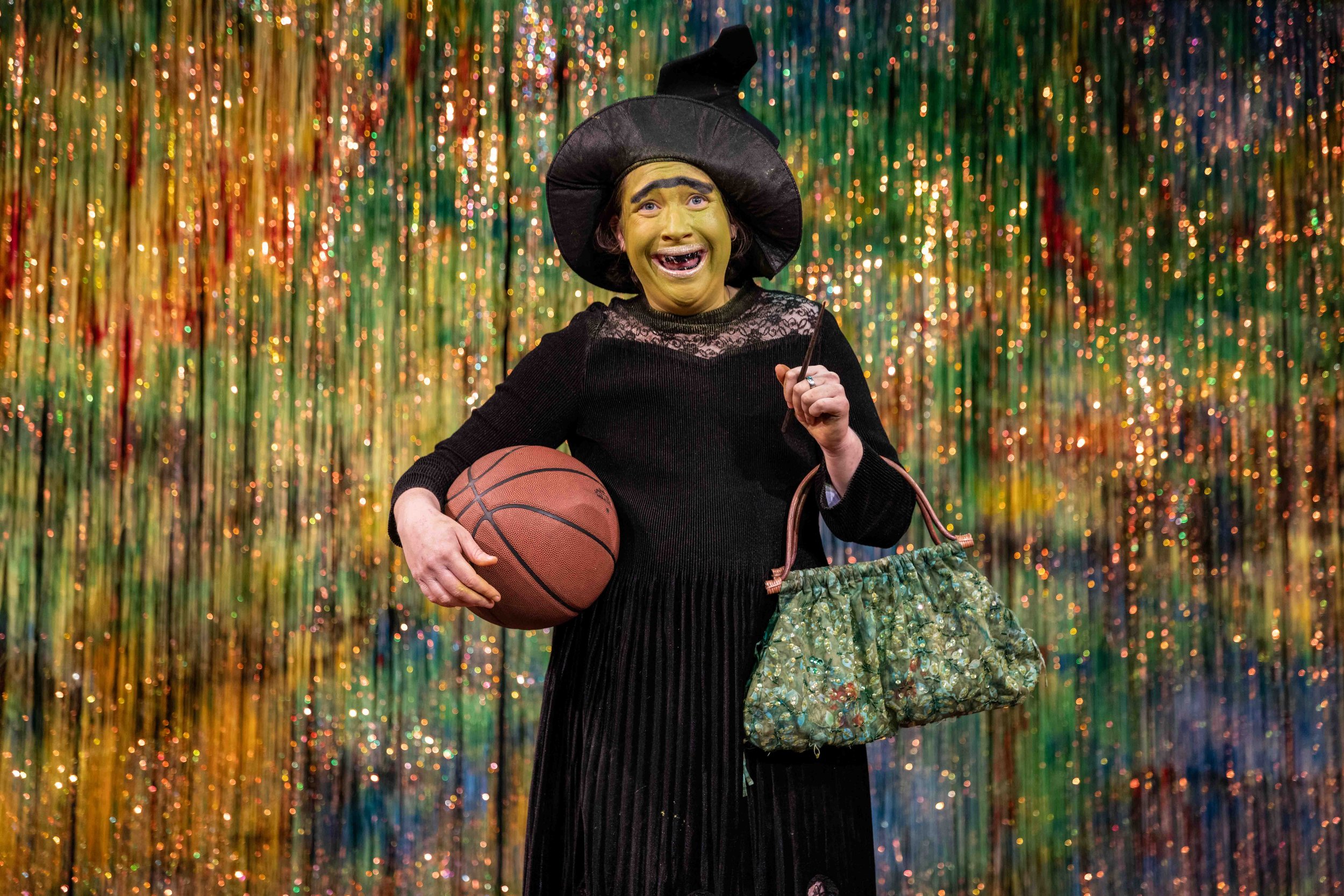 DeliaDelia! The Flat-Chested Witch!