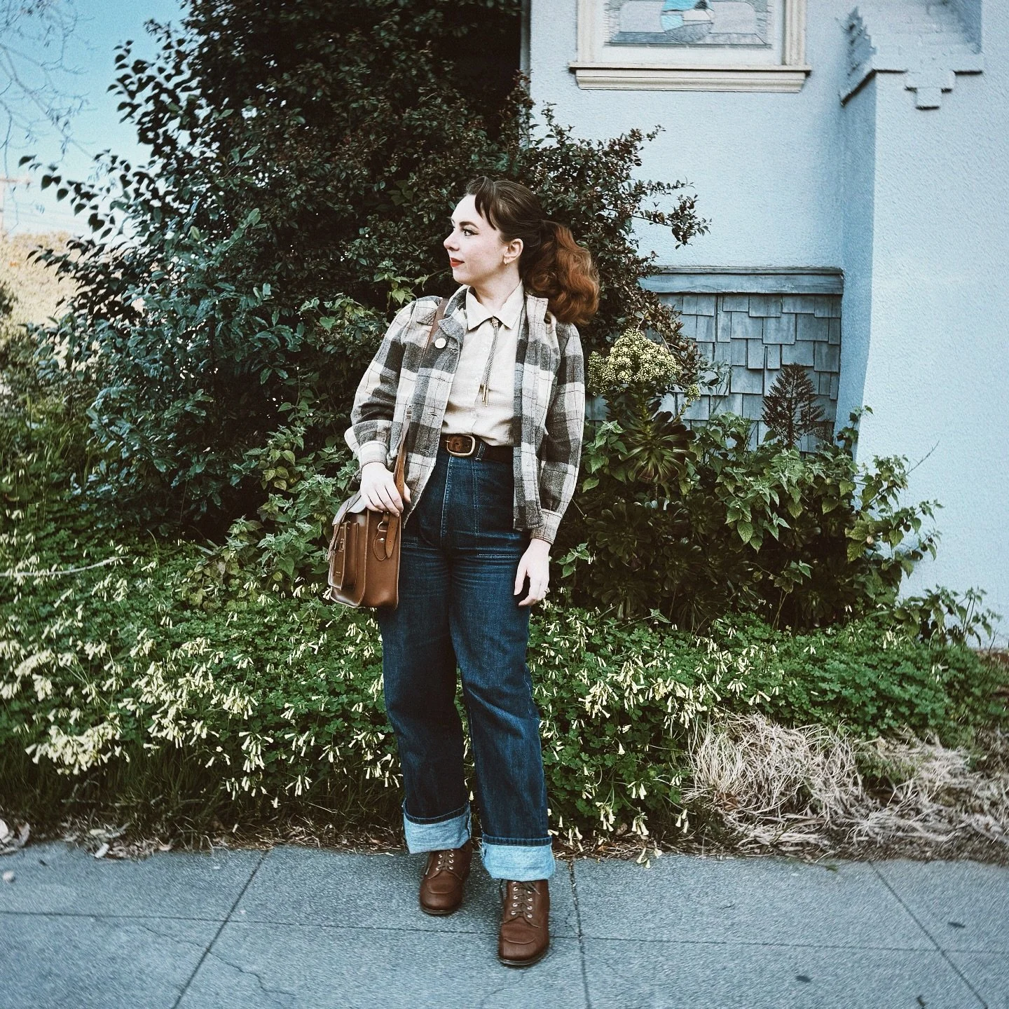 A western-inspired look for the grid 🦂

Wearing: 
&bull; #thrifted blouse
&bull; #vintage @pendletonwm 
&bull; vintage bolo tie (stolen from @normalbirdband)
&bull; @freddiesofpinewood work pants
&bull; @memeryshoes boots
&bull; @cambridge_satchel b
