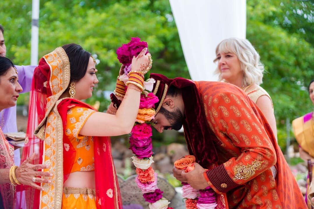 indian wedding garland.jpg